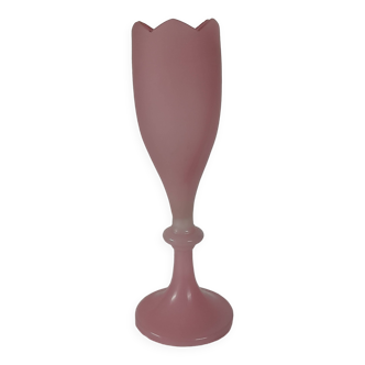 Vase tulipe en opaline rose