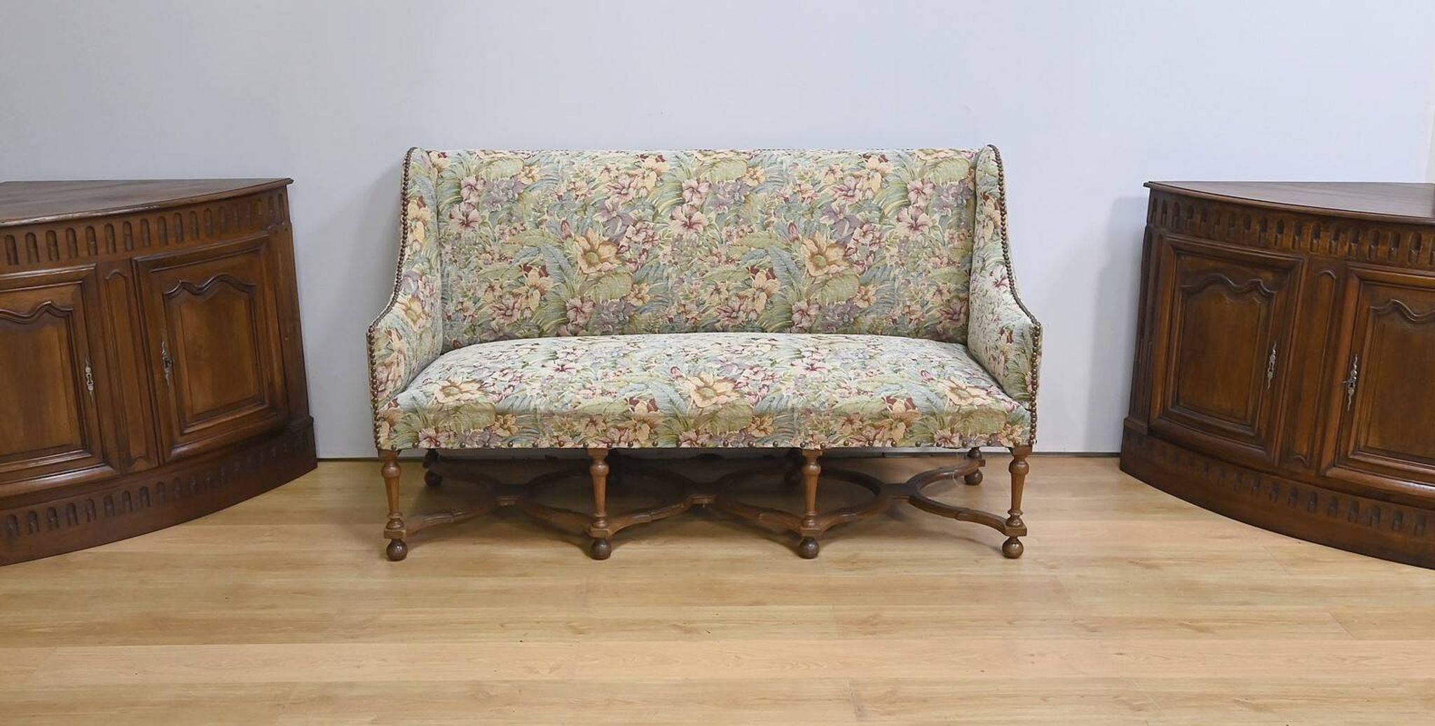 Important Estate Bench with Floral Fabric, Louis XIV Period – Early 18th Century