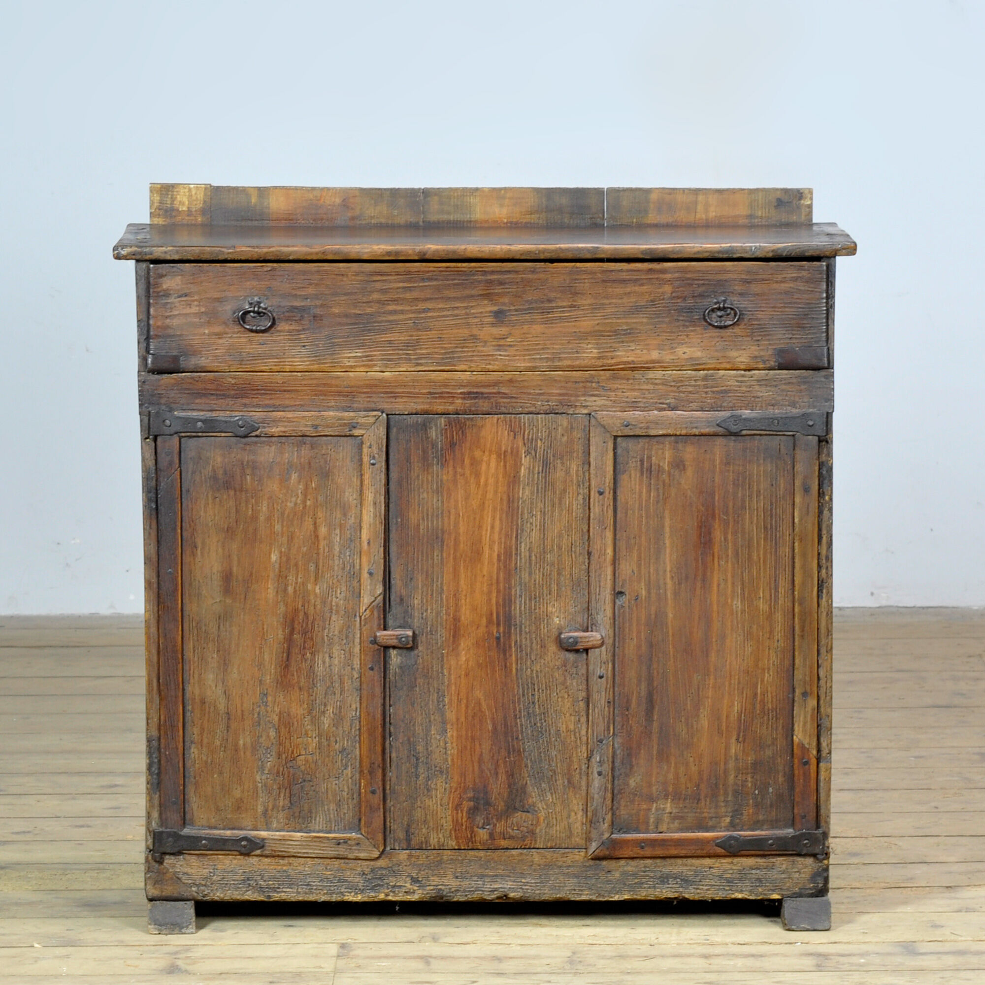 Cabinet en pin ancien, vers 1820