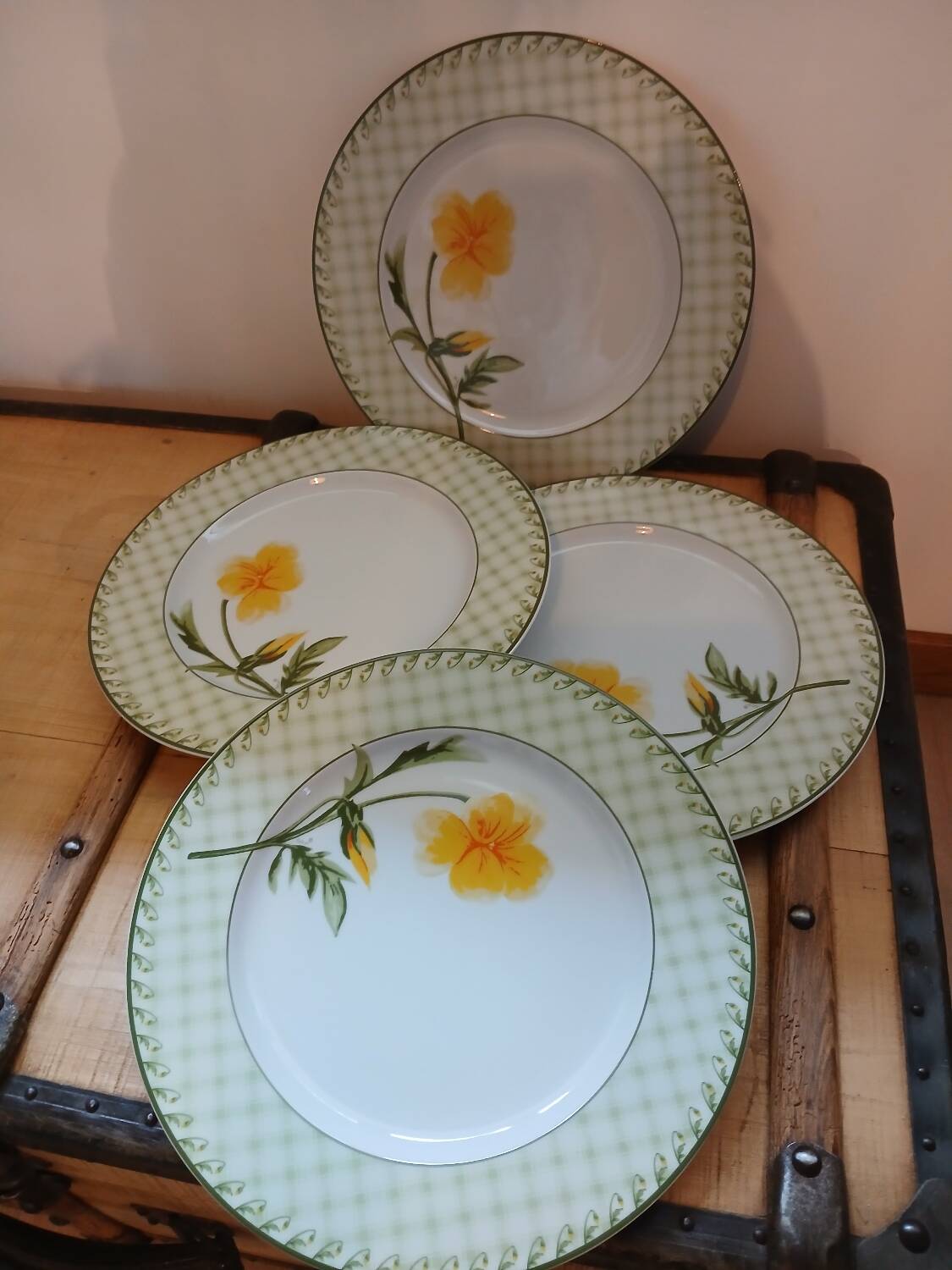 4 vintage porcelain plates