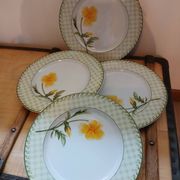 4 assiettes en porcelaine vintages
