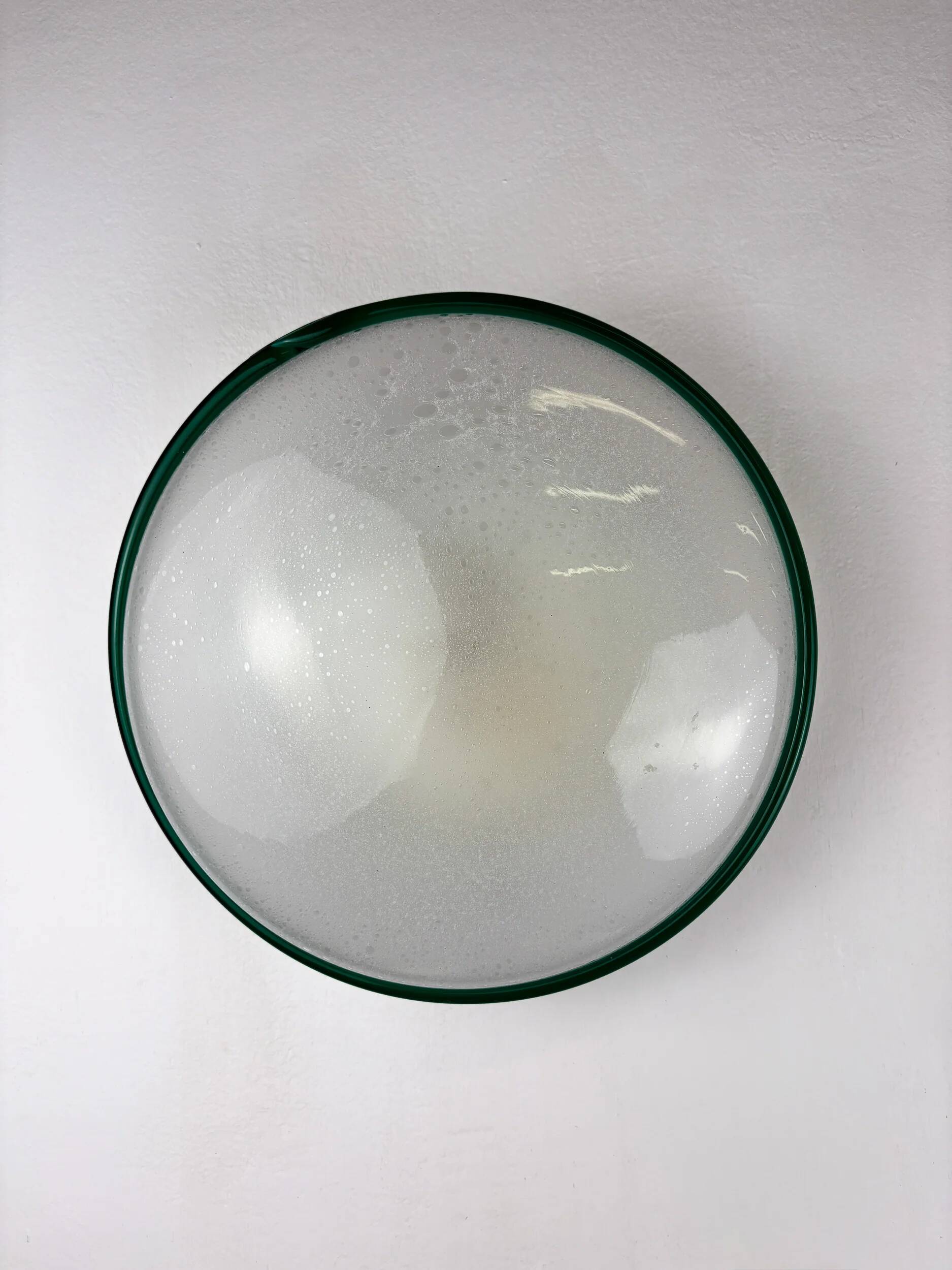 "Ronda" wall light by Leucos – green rim & frosted Murano glass, Italy 1970s