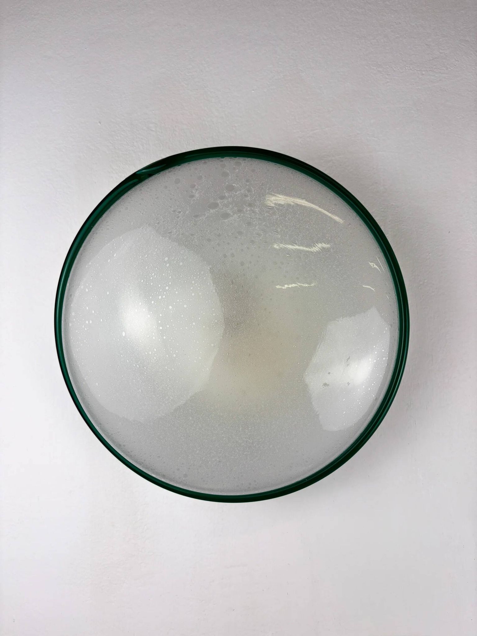 "Ronda" wall light by Leucos – green rim & frosted Murano glass, Italy 1970s
