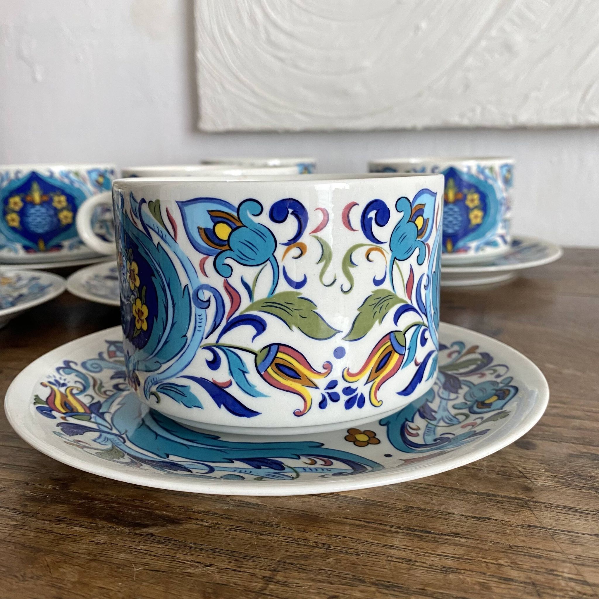 Villeroy and Boch Izmir model large cup breakfast set
