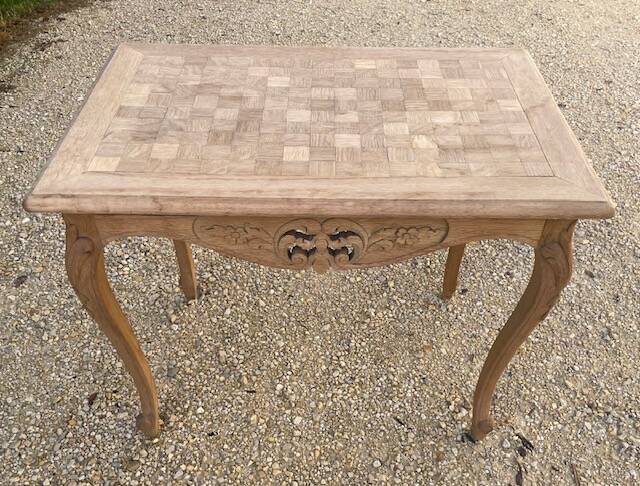 Petite table d’appoint en chêne