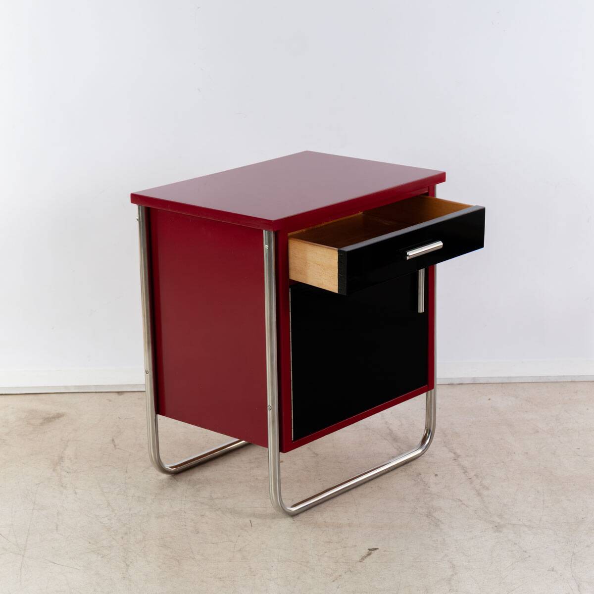 Paire de tables de chevet Bauhaus, années 1930