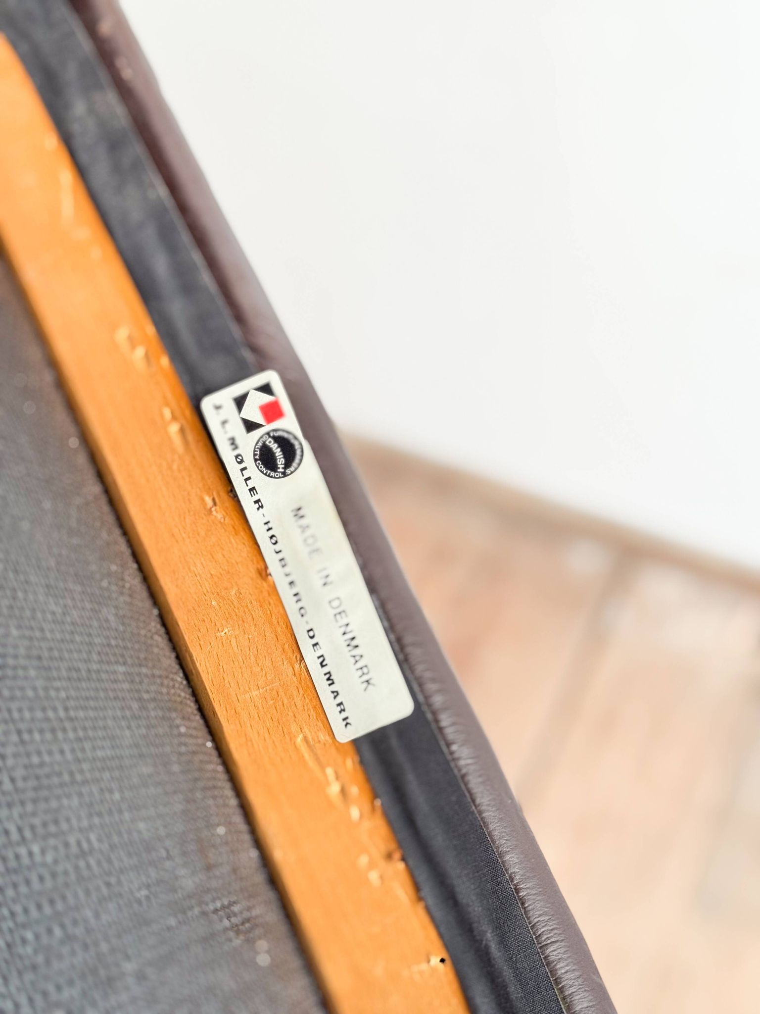 Chaise modèle 82 « Ambassade » en teck massif par Niels O. Møller, Danemark