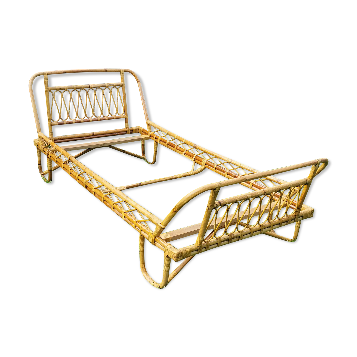 Rattan bed