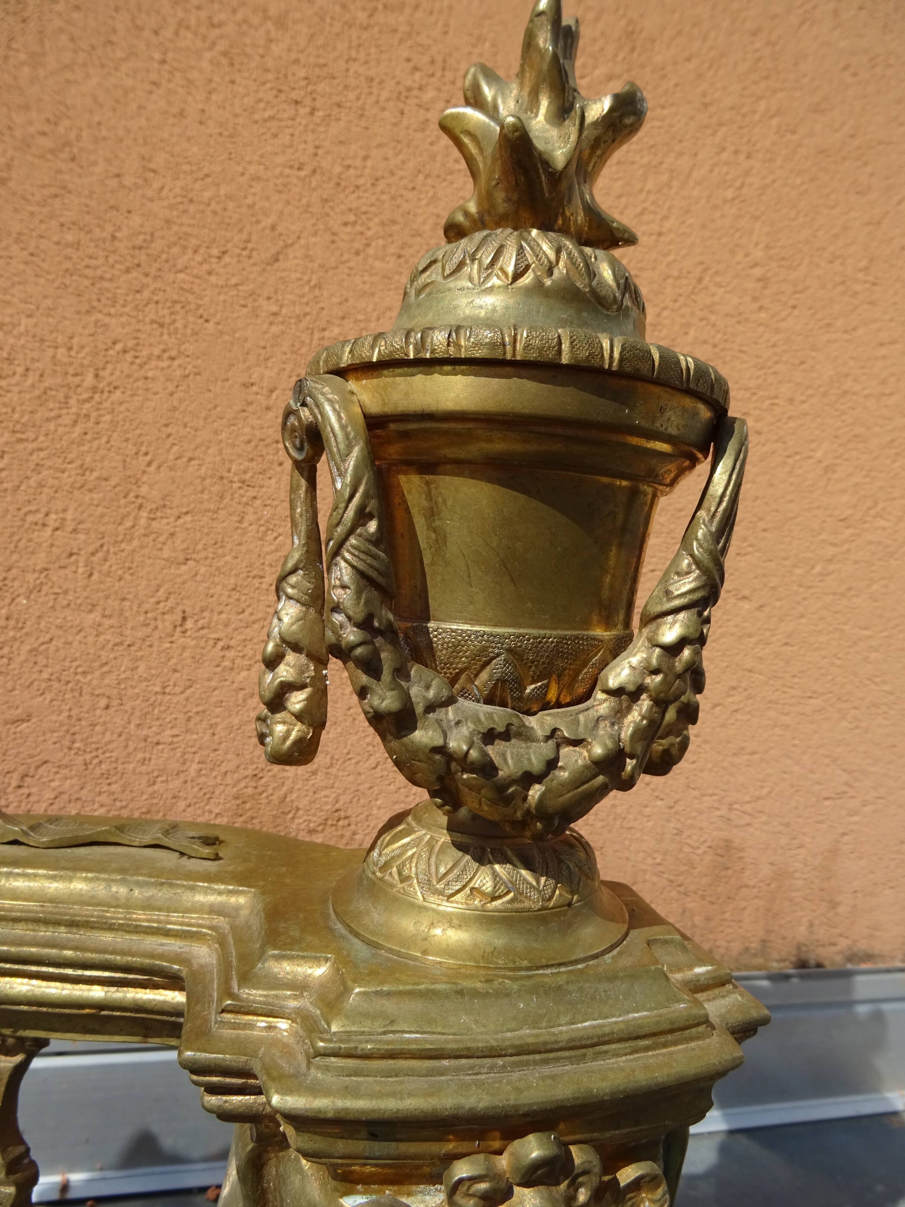 Paire de chenets landiers de cheminée à décor d
