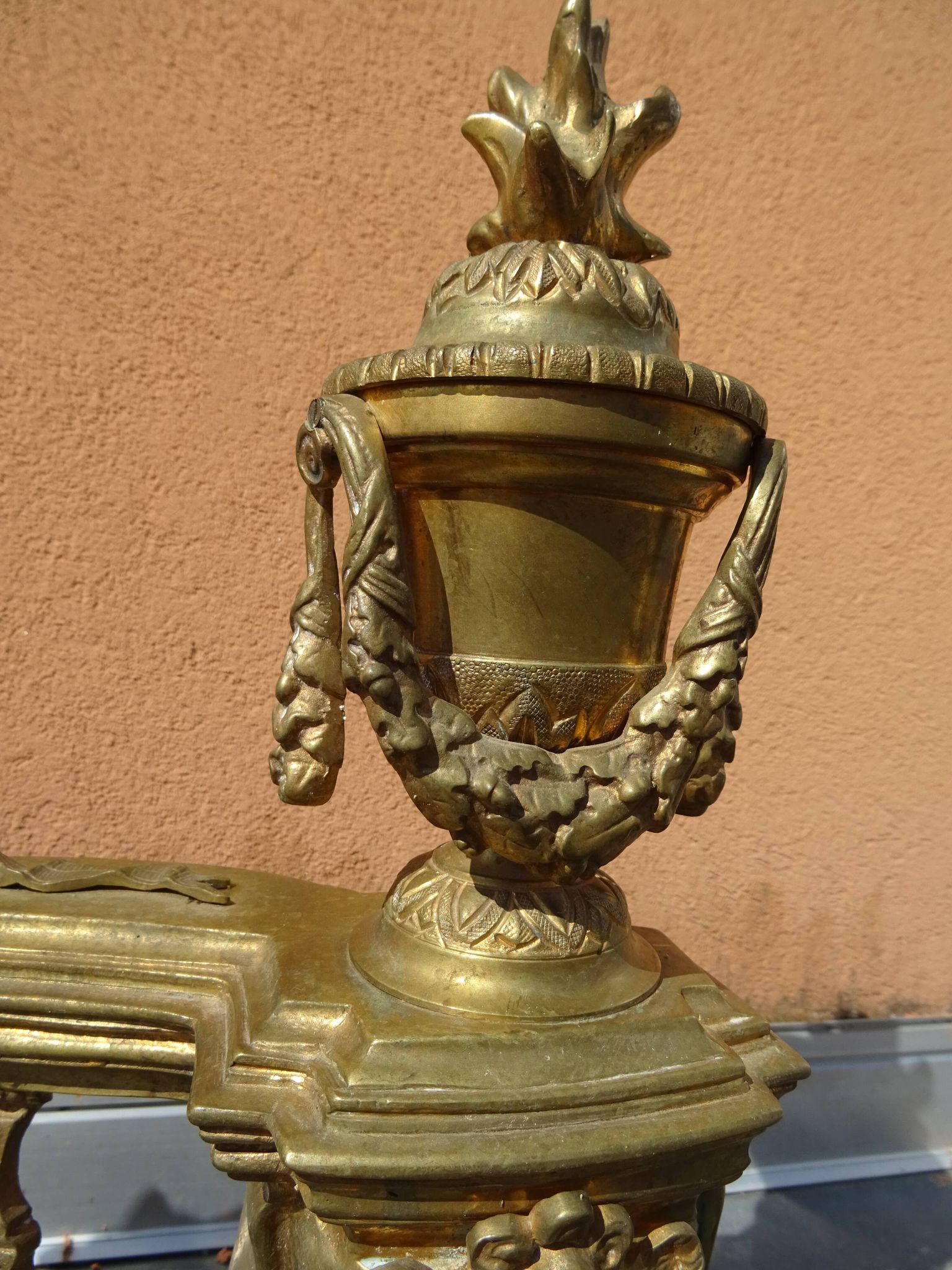Ensemble de 3 pièces chenets et barre de cheminée en bronze xixème