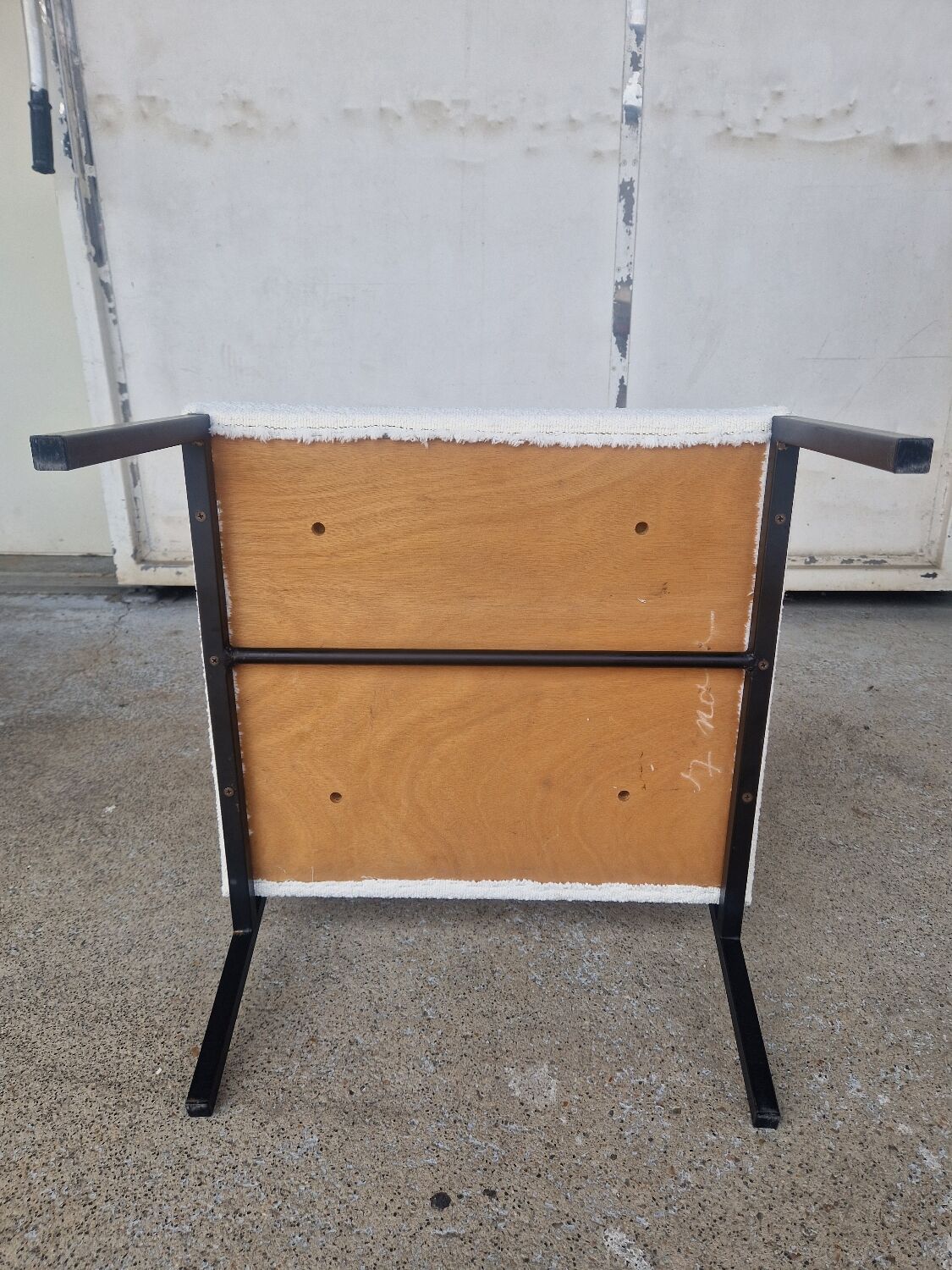 Paire de Fauteuils Fireside en métal et tissus bouclette par Pierre Guariche pour Airborne, 1960
