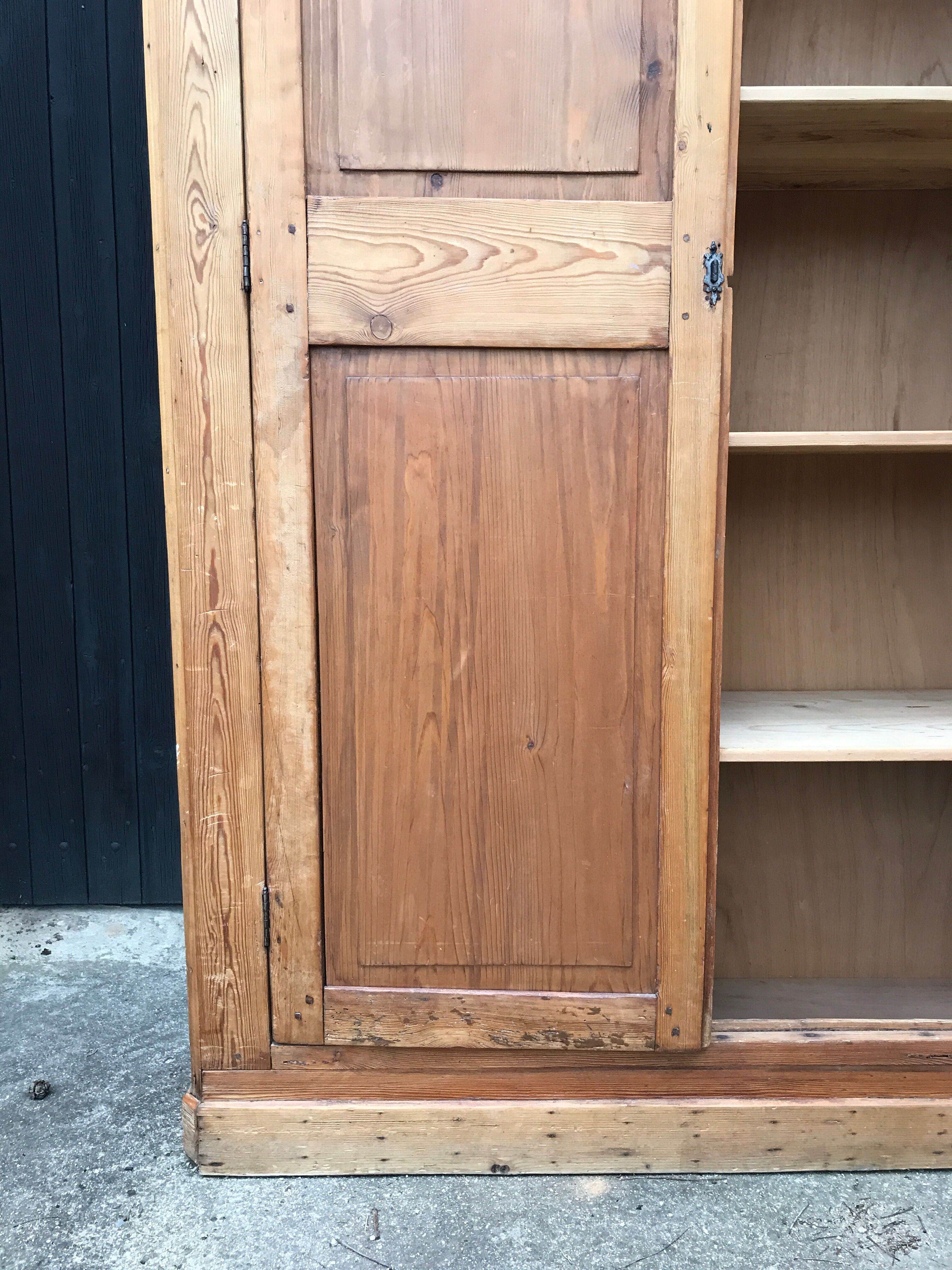 Armoire en bois