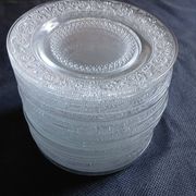 18 assiettes à dessert vintages en verre pressé