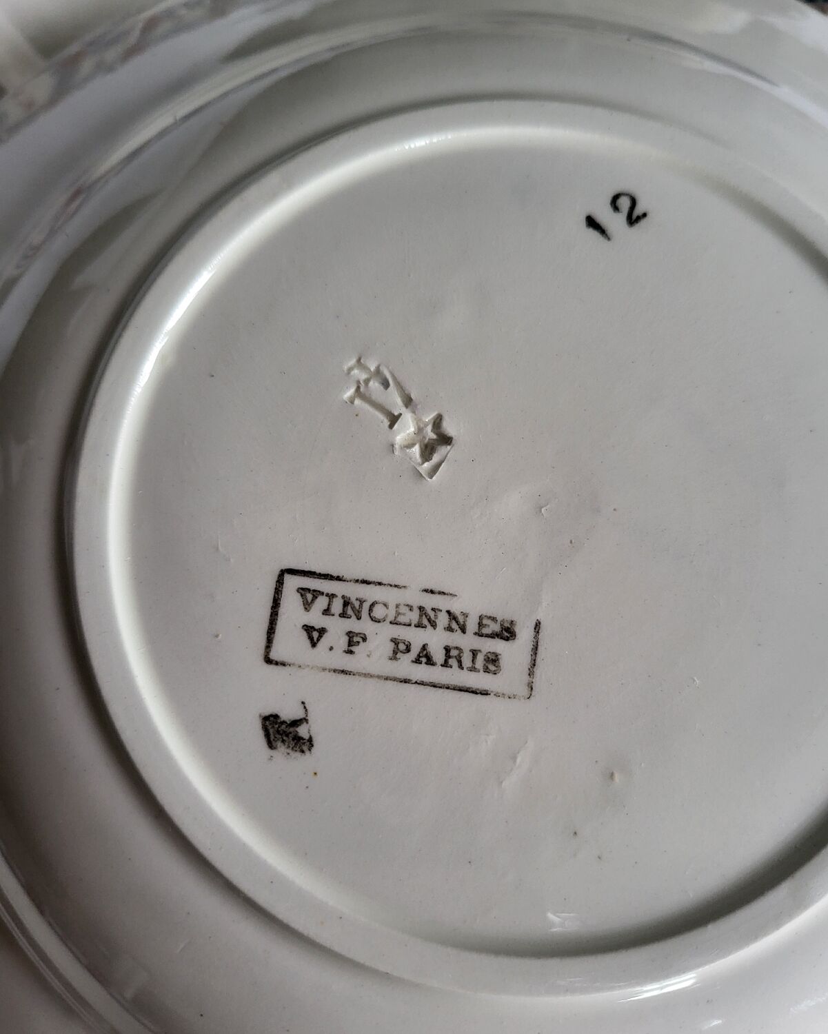 Set of 4 Vincennes earthenware soup plates, Paris.