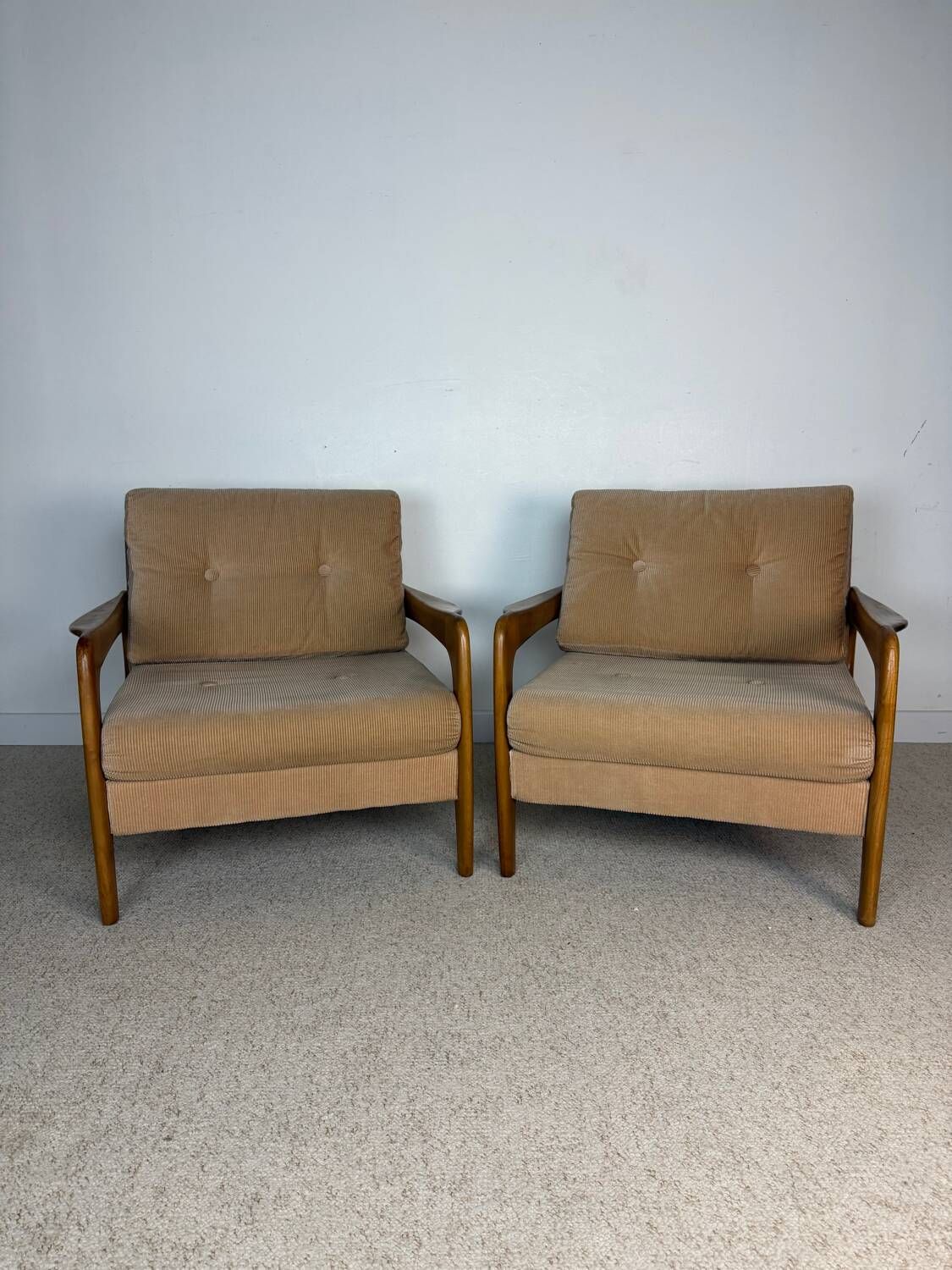 Paire de fauteuils vintage – Années 80 – Velours côtelé beige