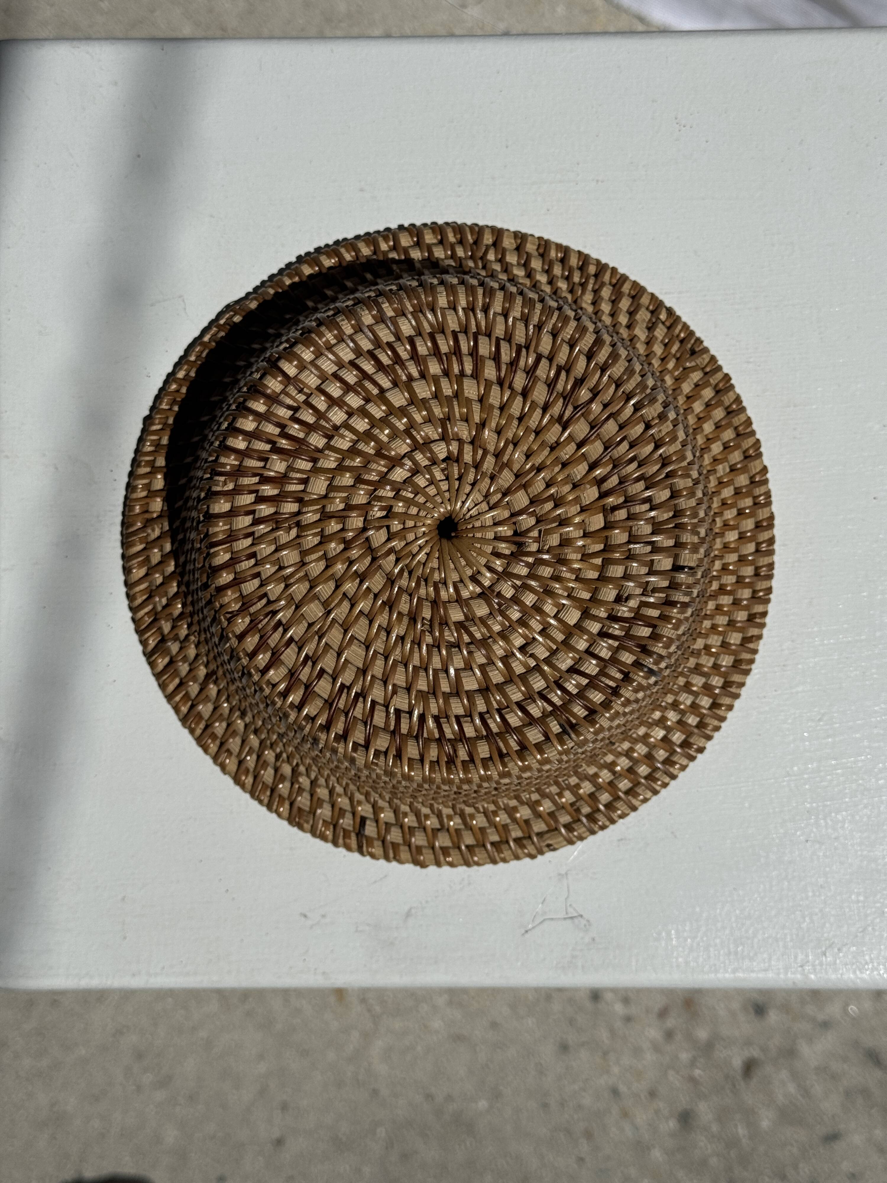 Small flared bowl made of woven Indonesian rattan D20 H6