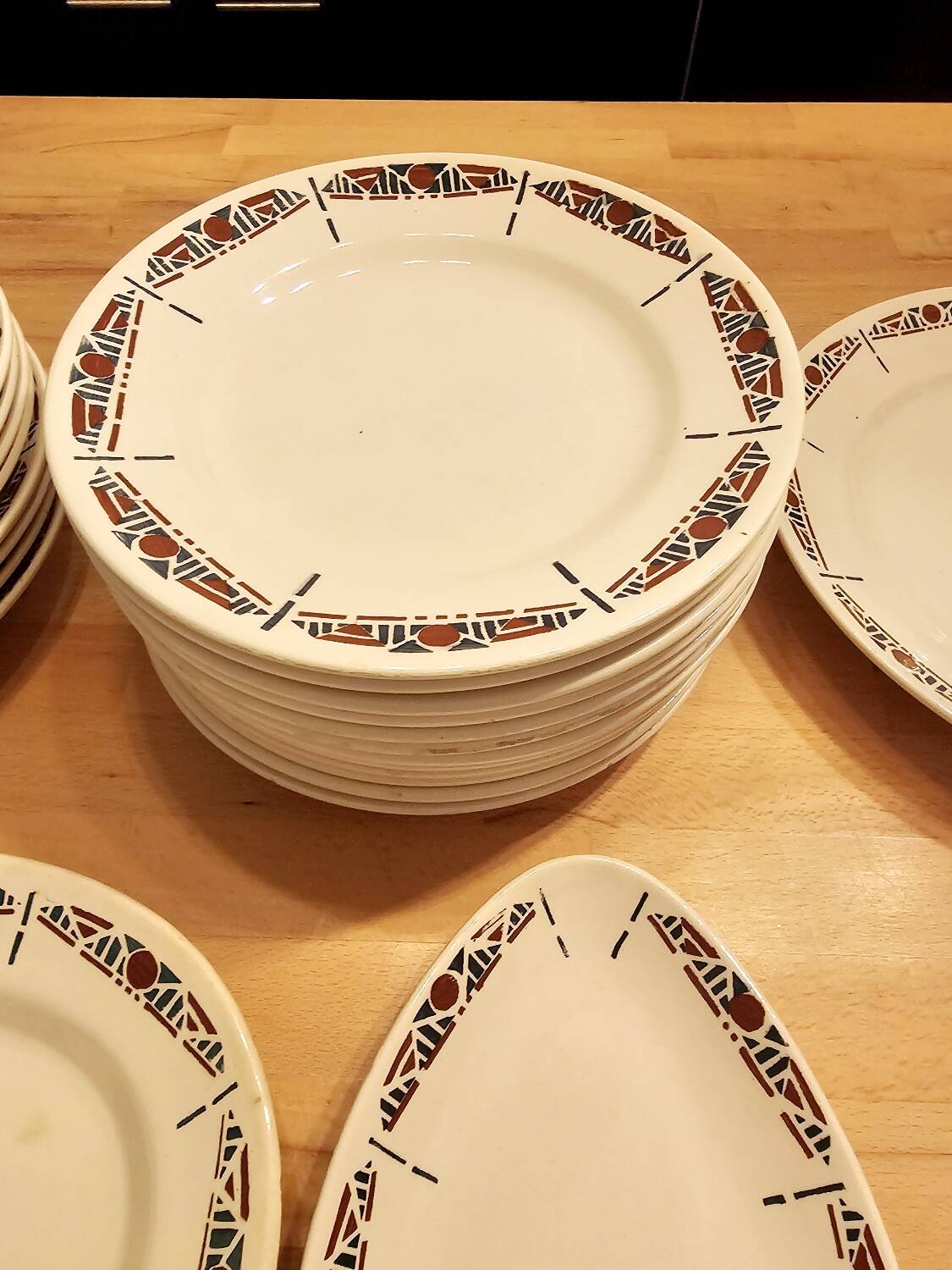 Art deco table service