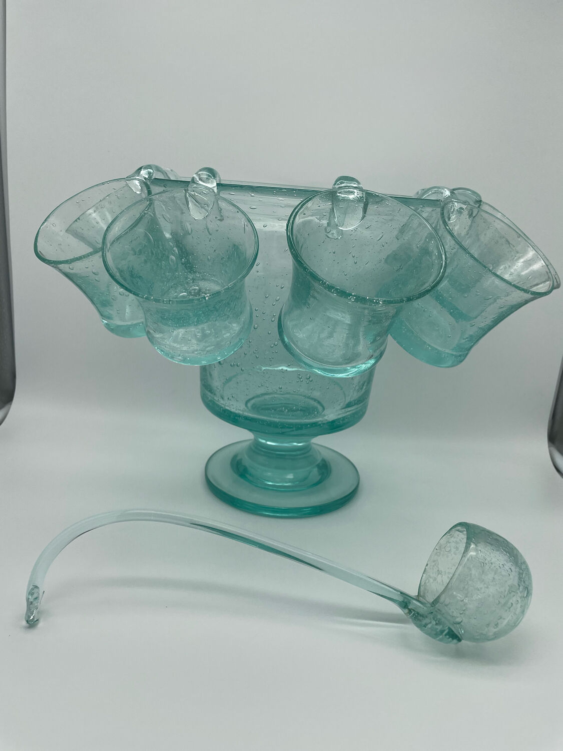 Punch service, Medici sangria in blue bubbled glass