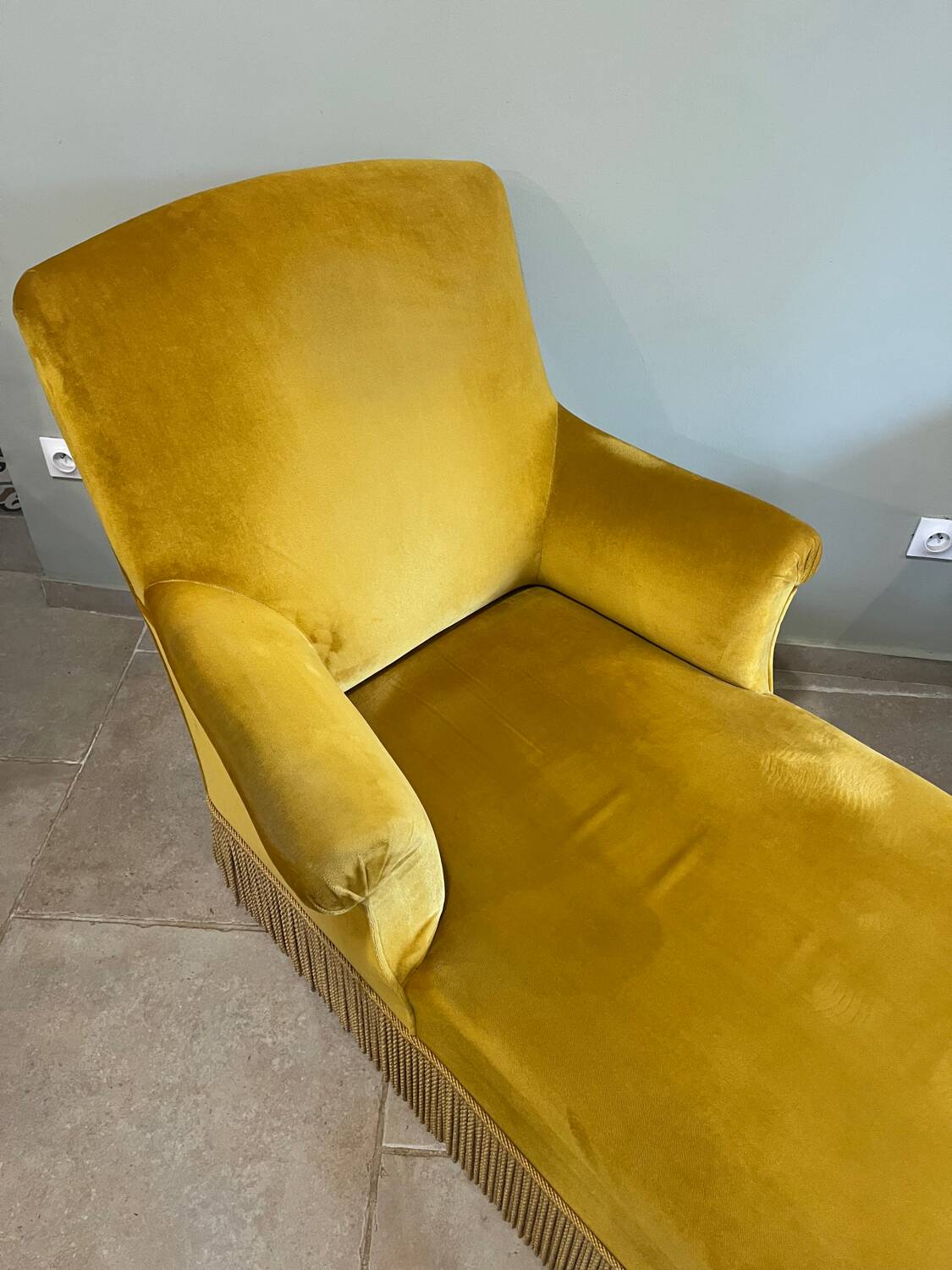 Golden velvet daybed