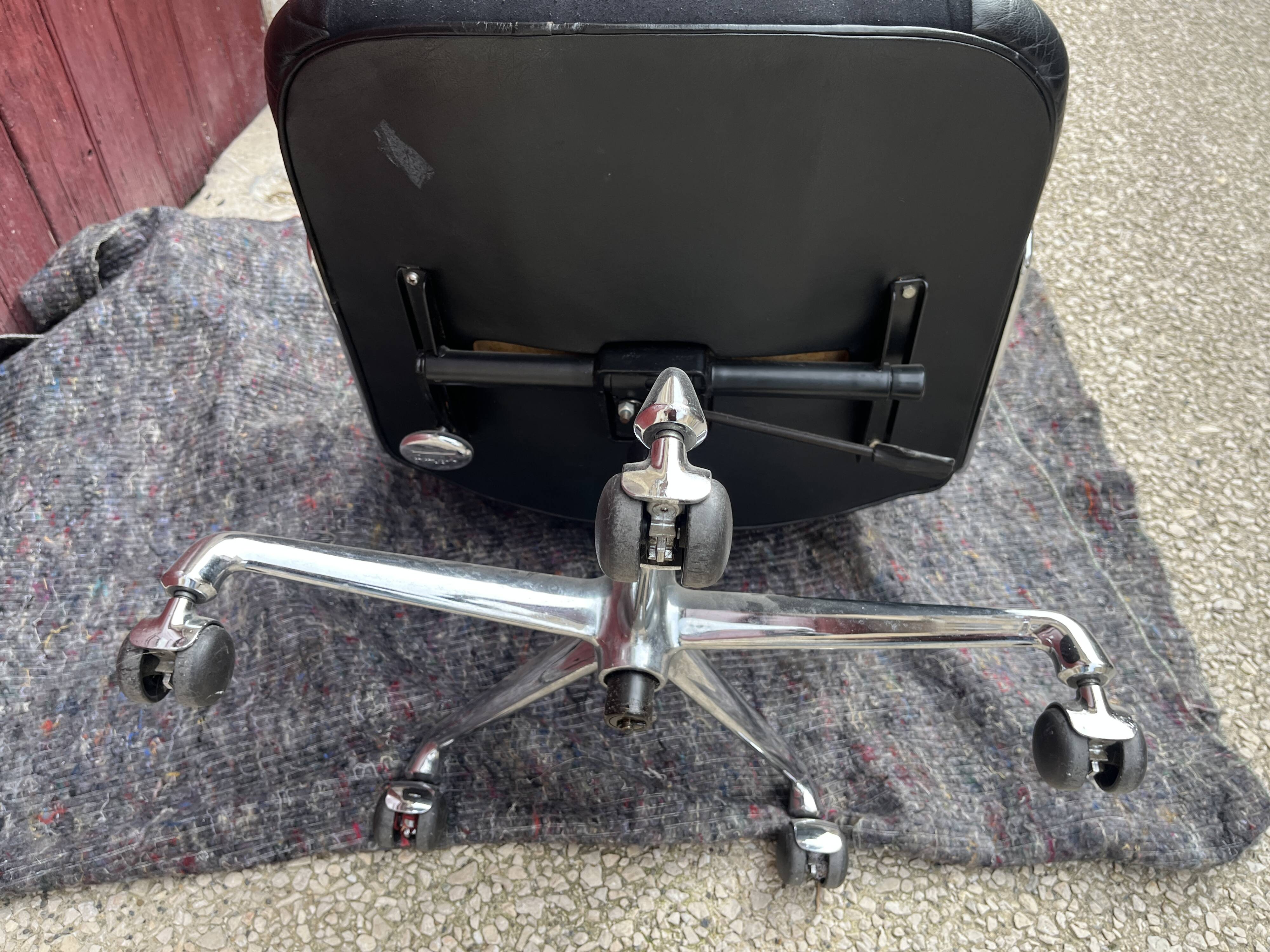 Charles Eames Vitra ES104 leather office chair