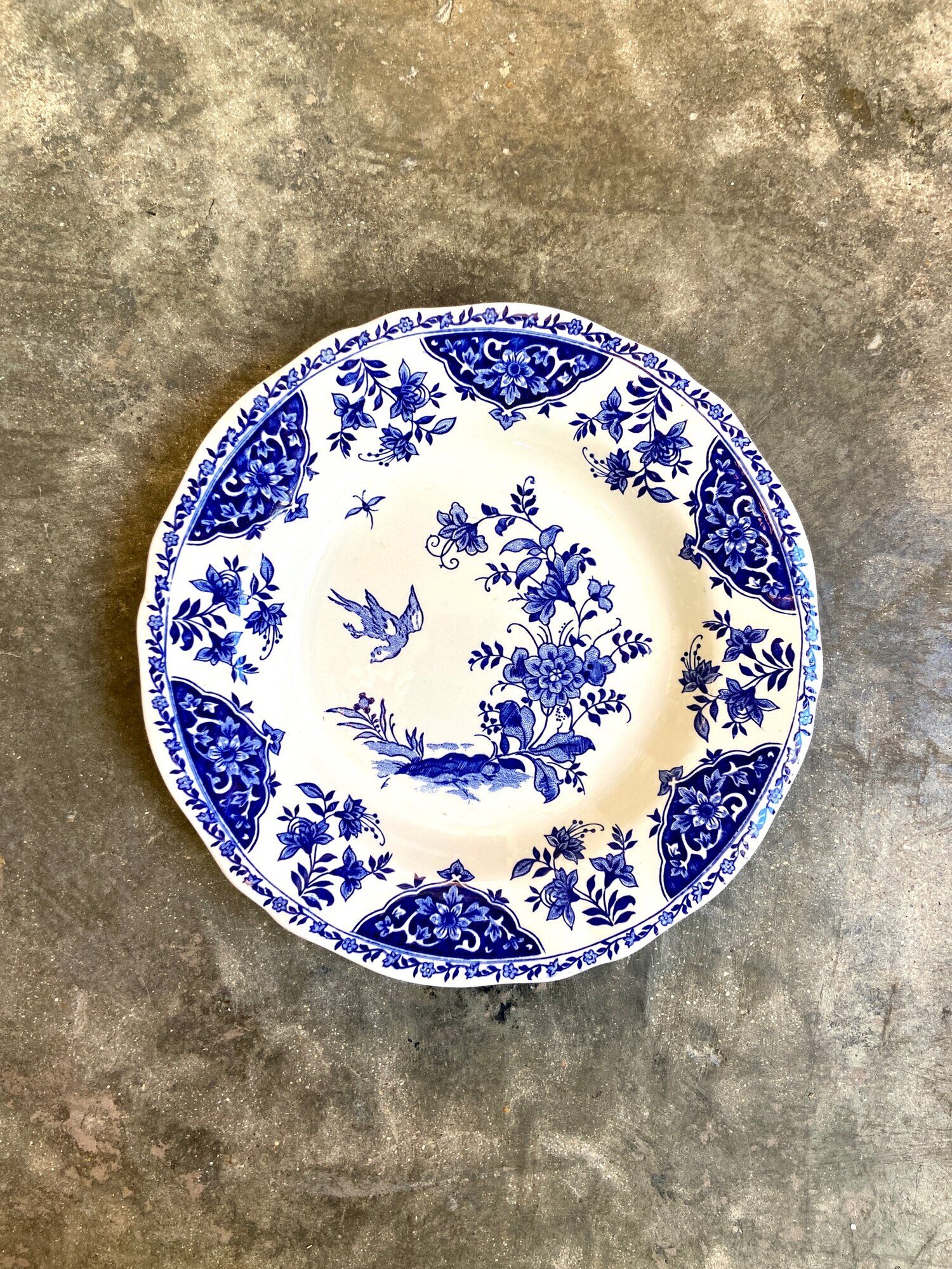 Round and hollow gien dish in white and blue enamelled earthenware