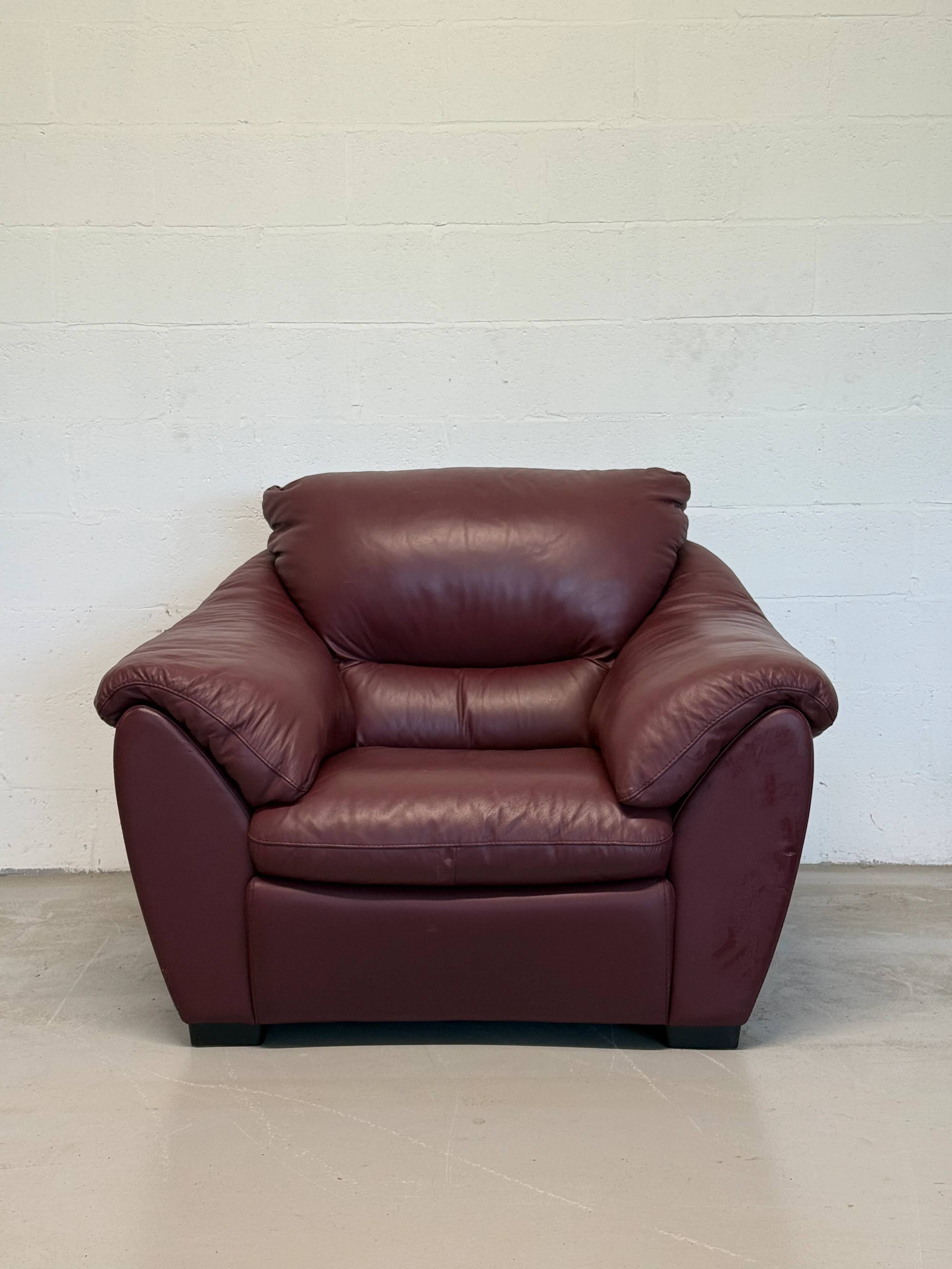 Burgundy leather armchair Natuzzi