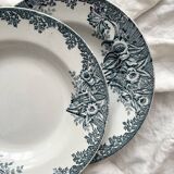 2 deep ironware plates “Narcissus” St Amand