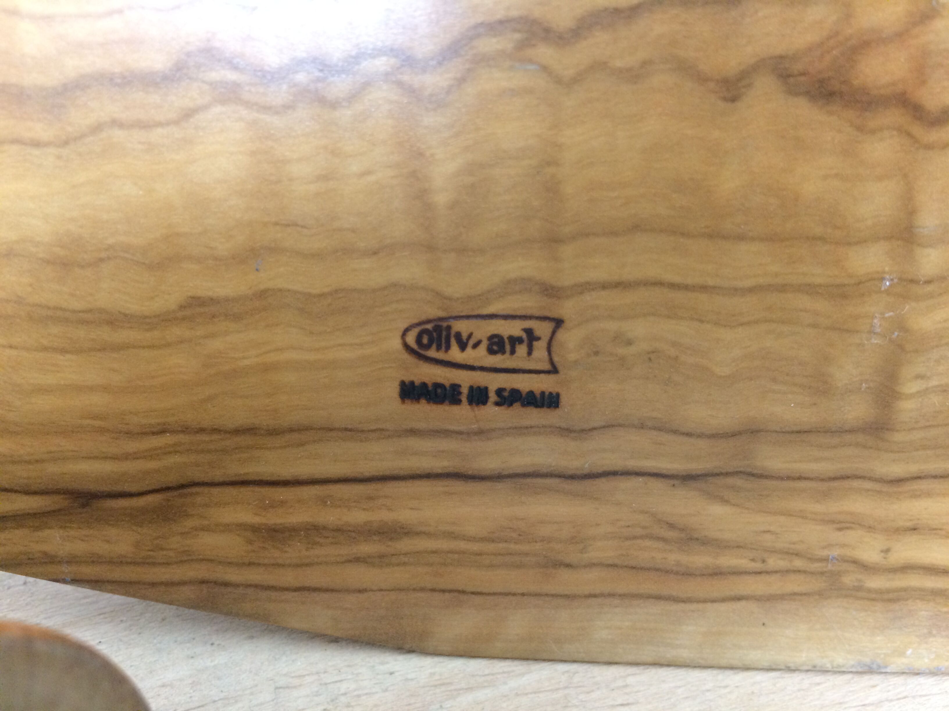 Servant salt and pepper in olive wood