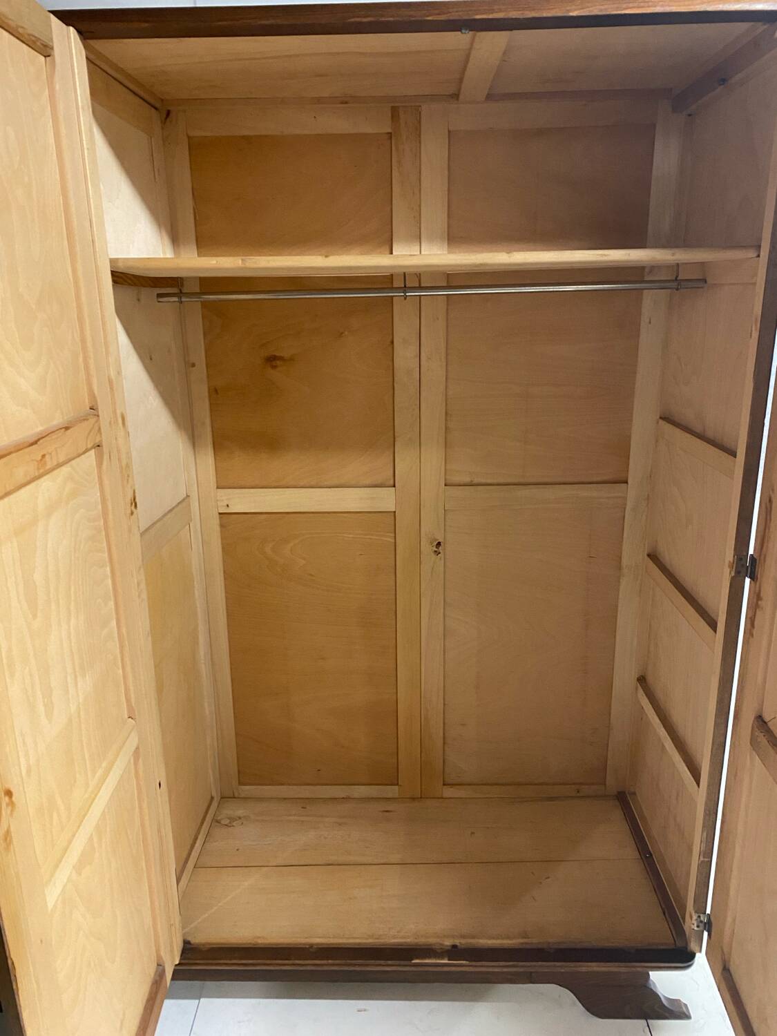 Vintage compass feet wardrobe from 1956