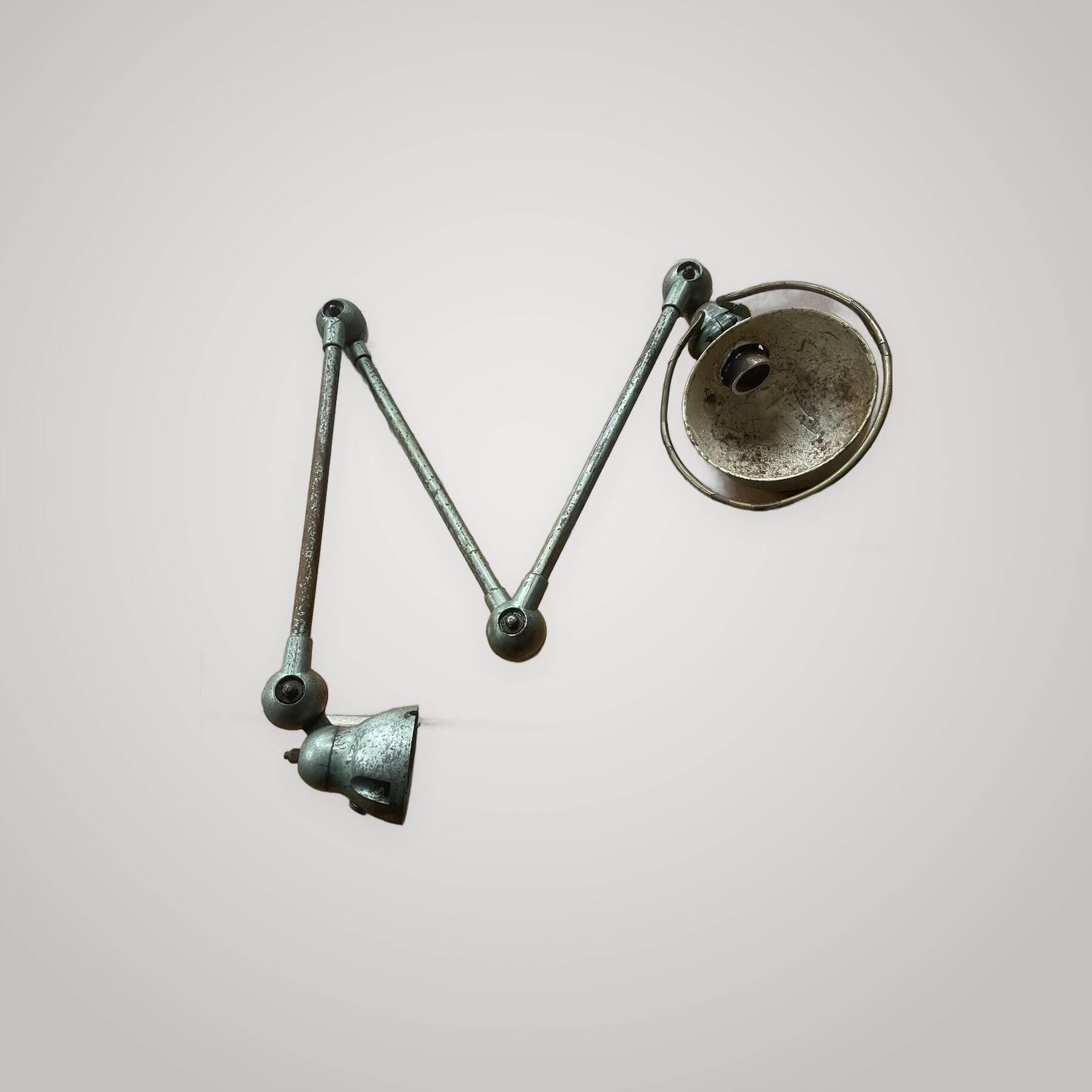 Jielde lamp with 3 arms to be restored.