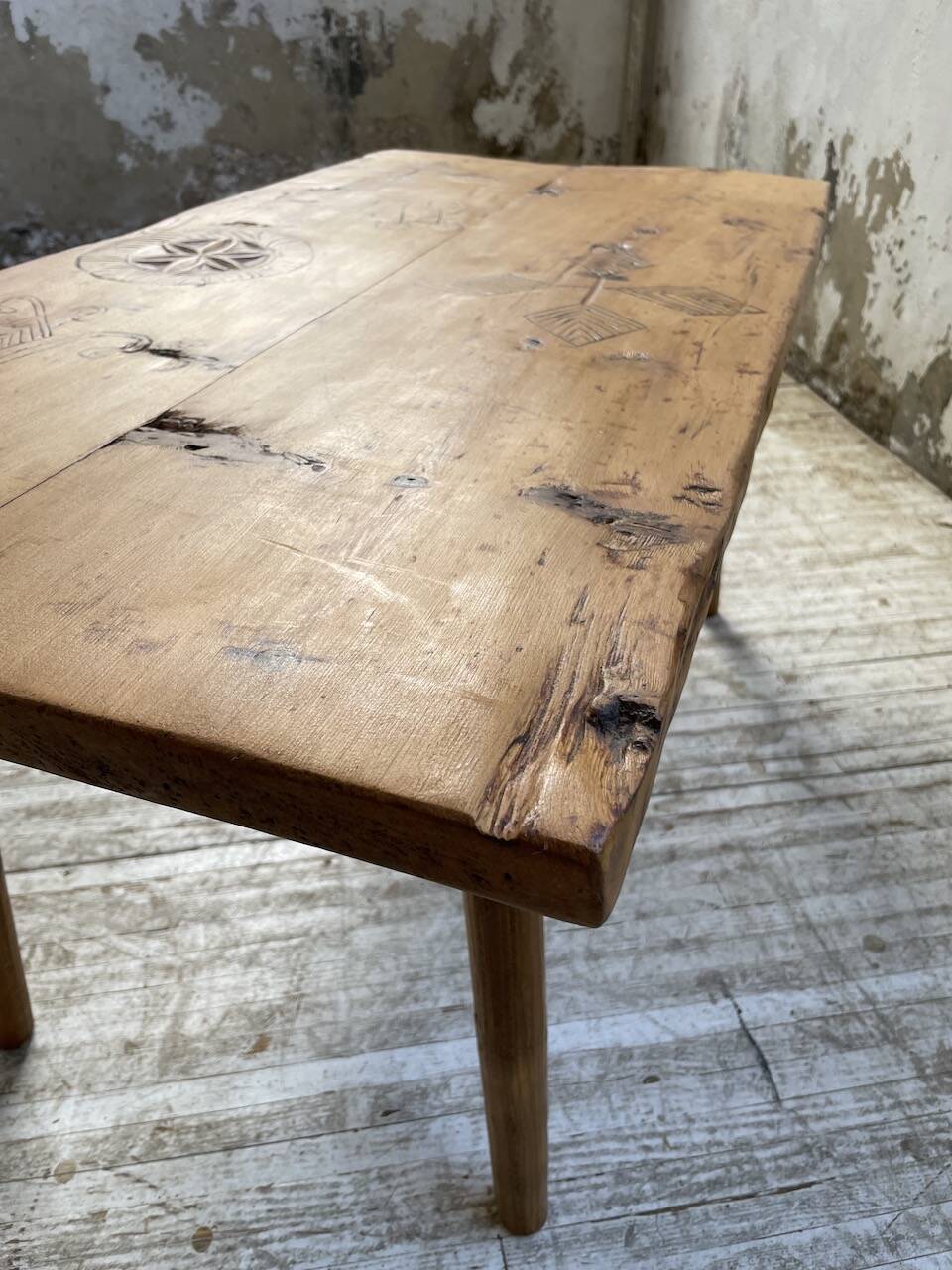 Popular art coffee table Switzerland 1900