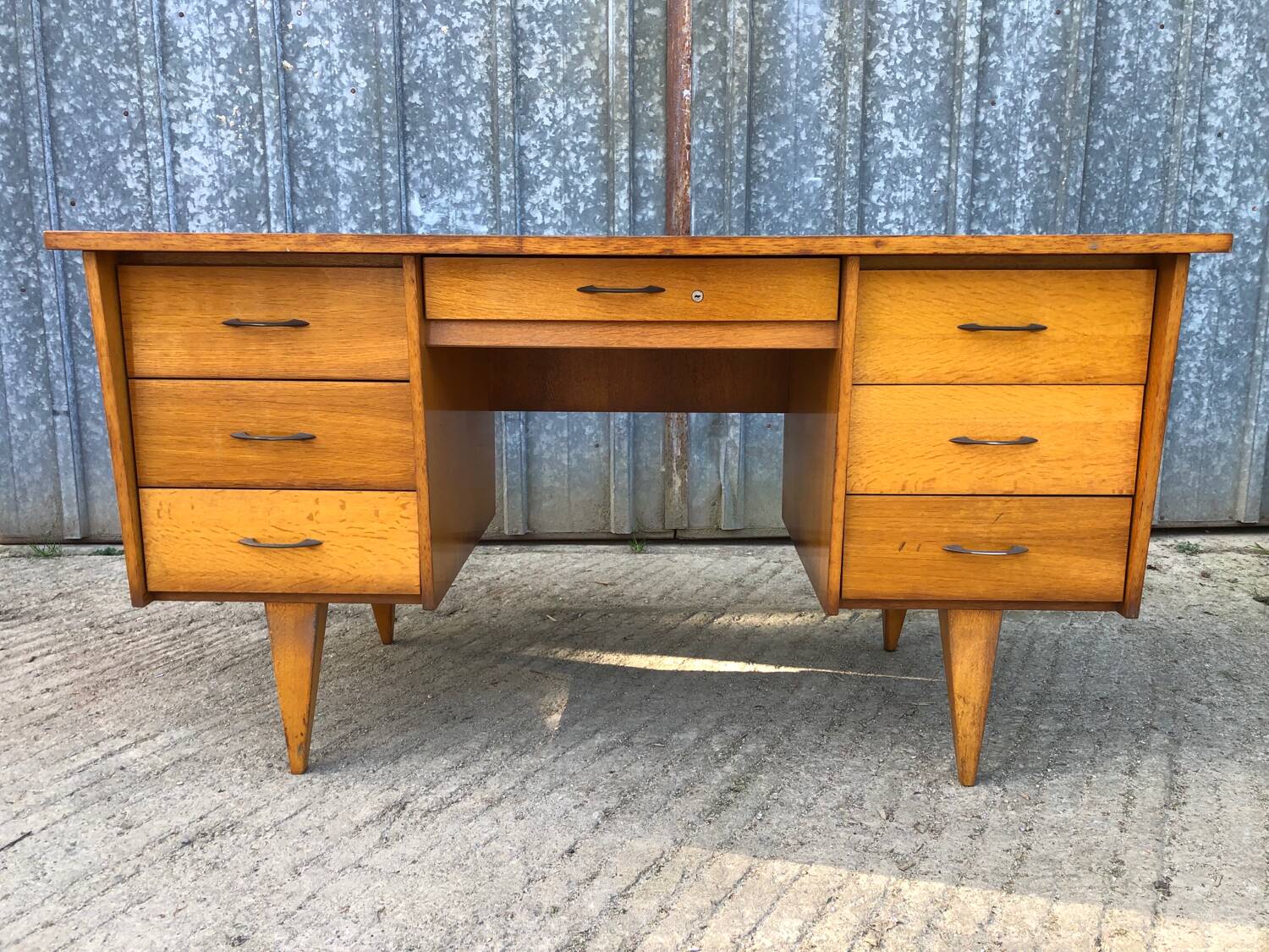 Bureau vintage à pieds compas en chêne