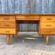 Bureau vintage à pieds compas en chêne