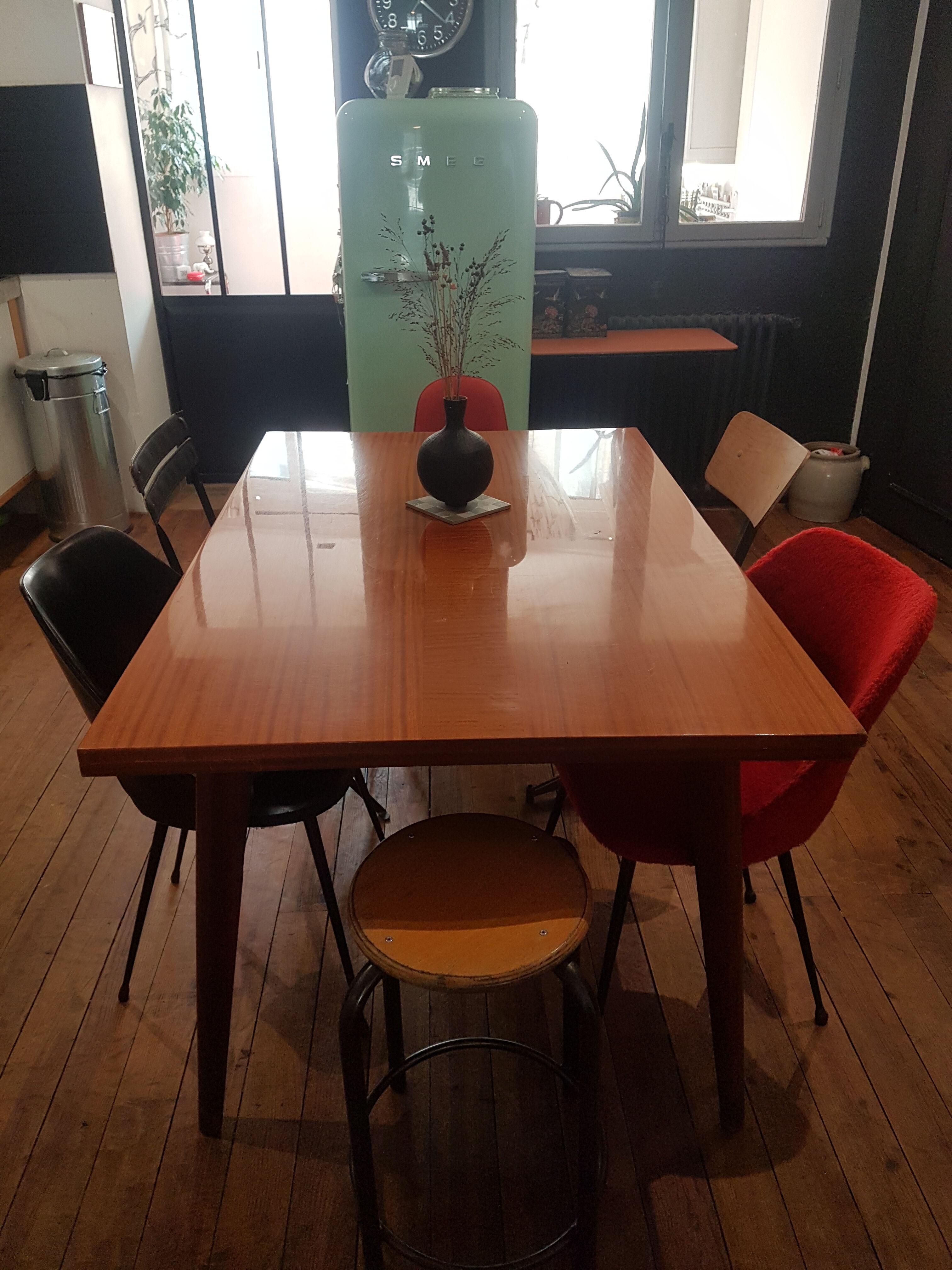 Table with extensions compass legs