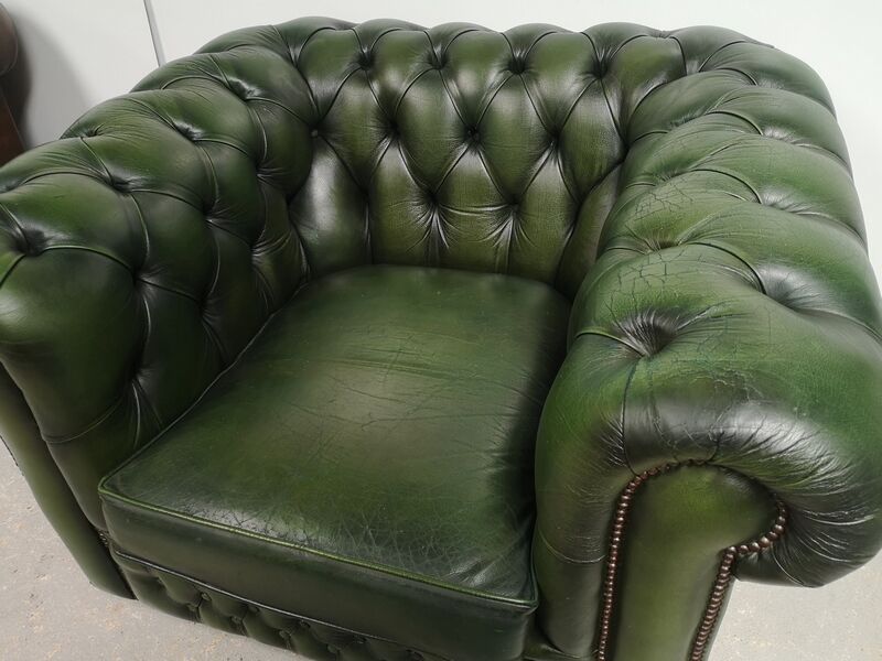 Armchair chesterfield English green leather