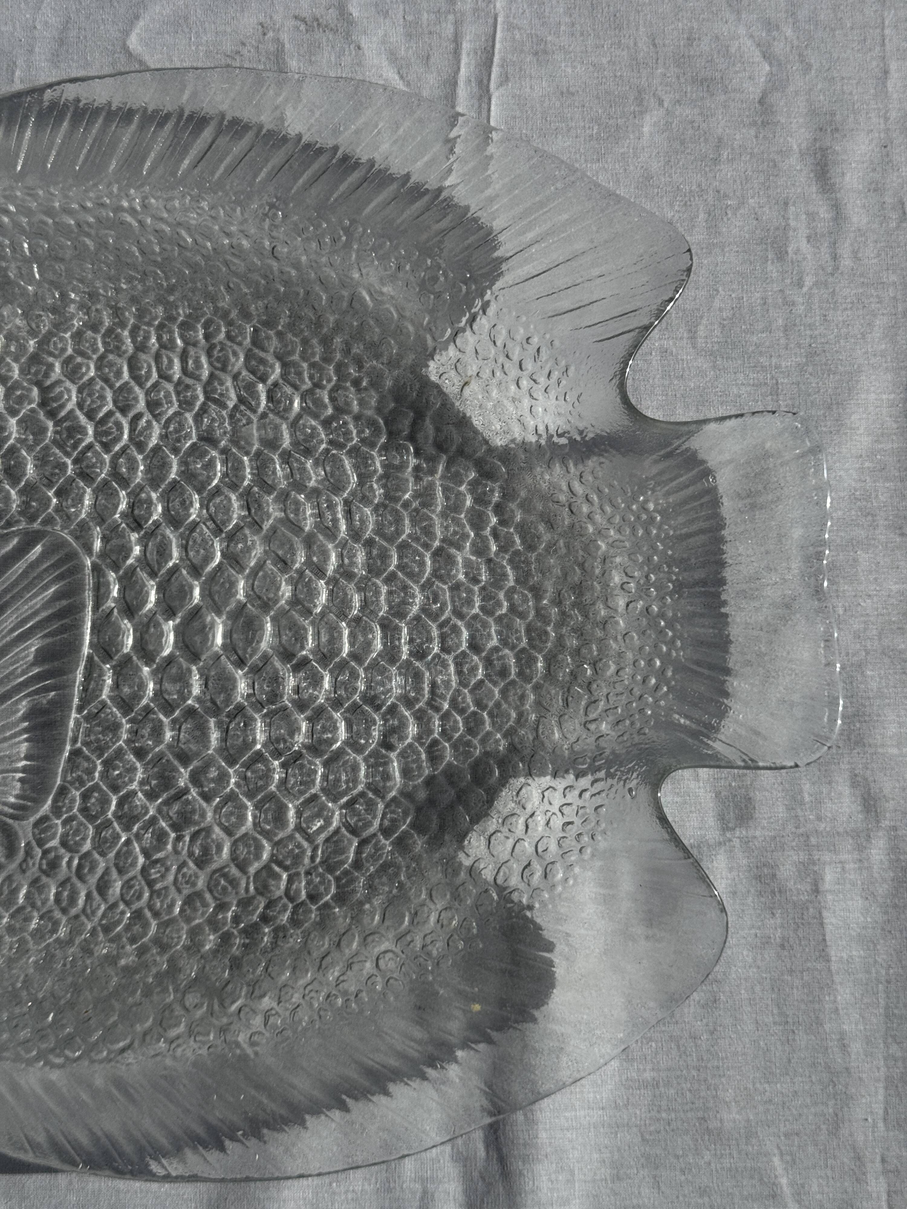 Large fish plate transparent glass Arcoroc vintage L38.5