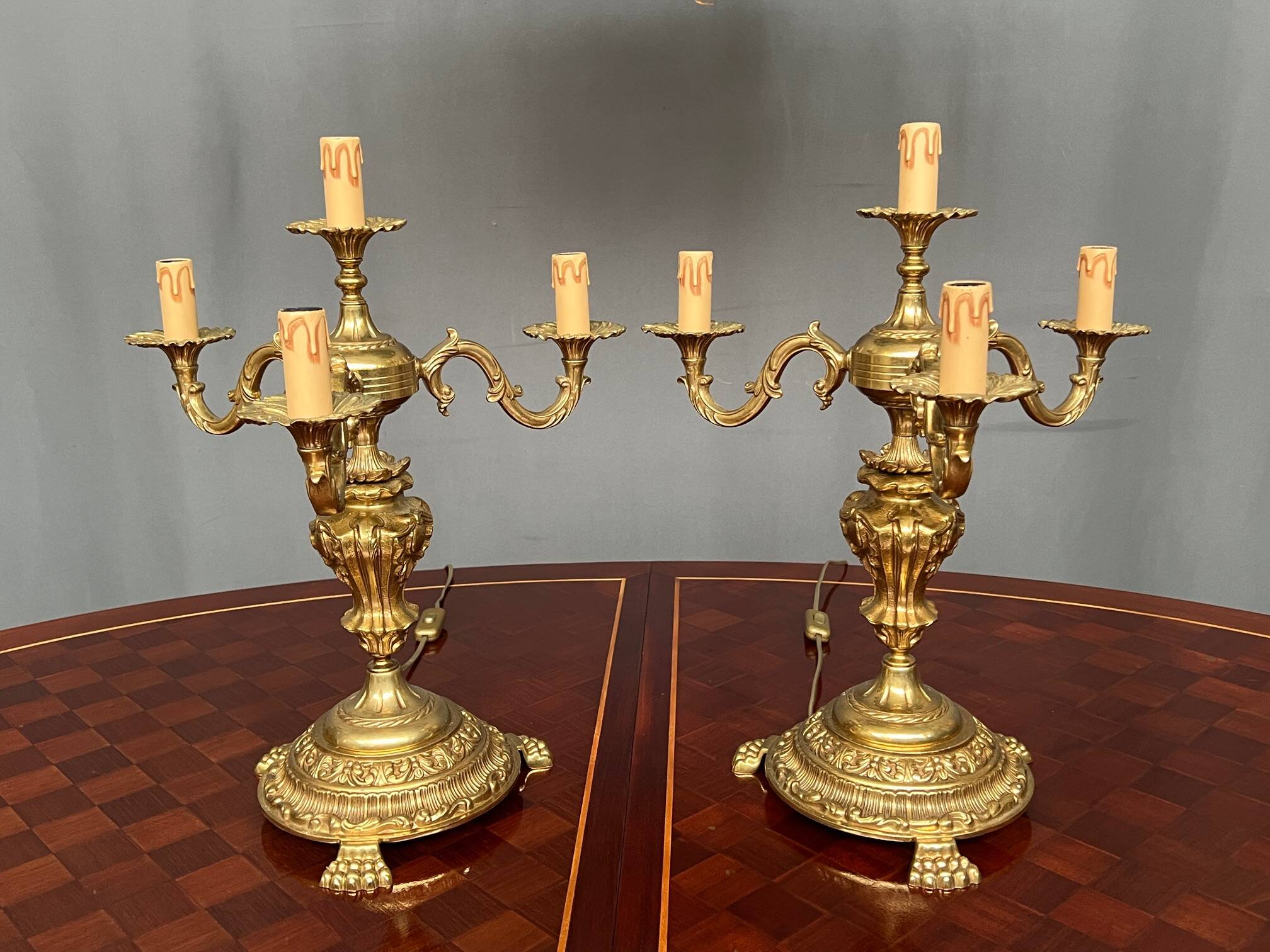 Luxurious pair of antique gilded bronze candelabra in the exquisite style of Louis XV.