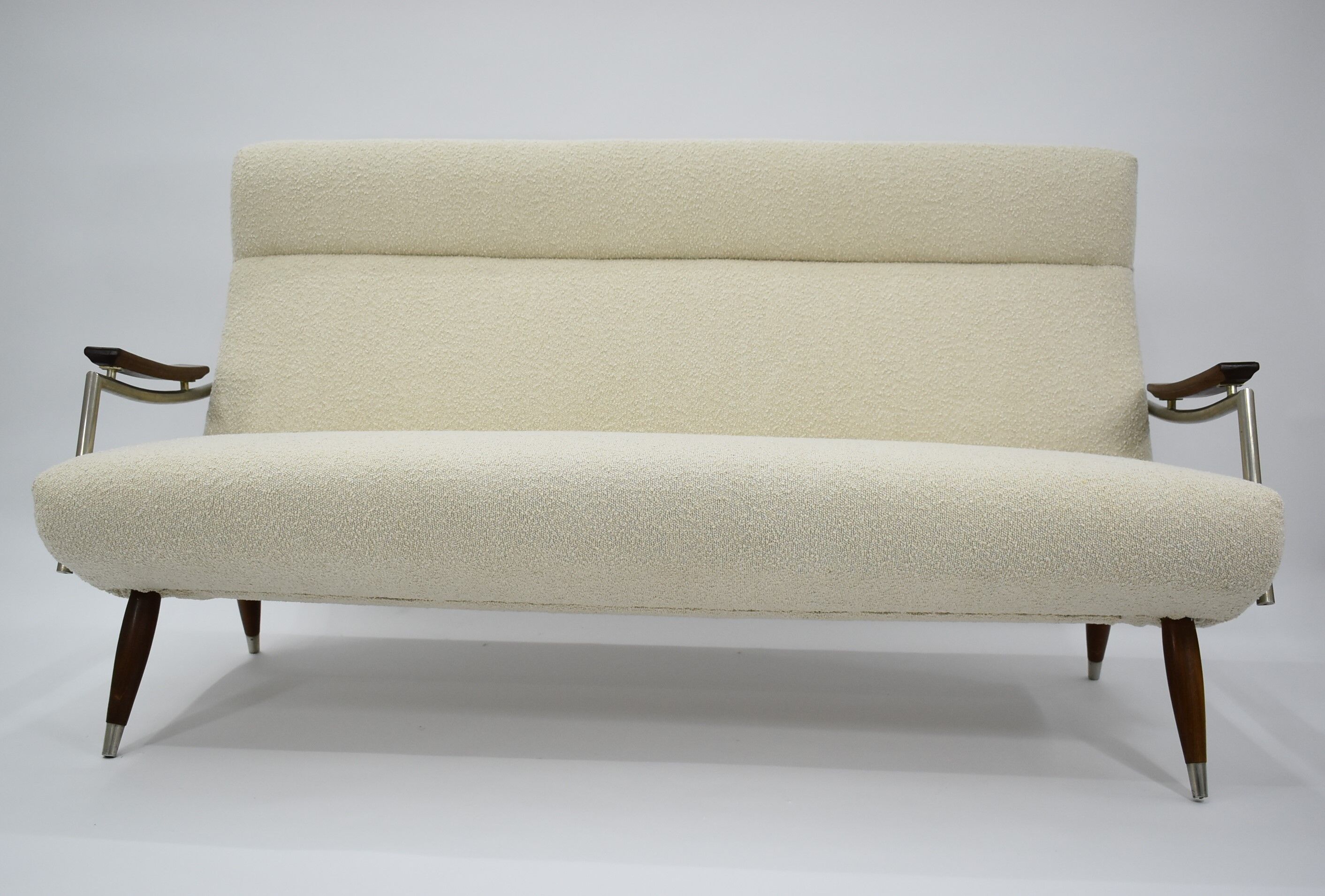 Canapé Danemark années 1960 bouclé beige