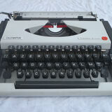 Typewriter olympia traveller de luxe