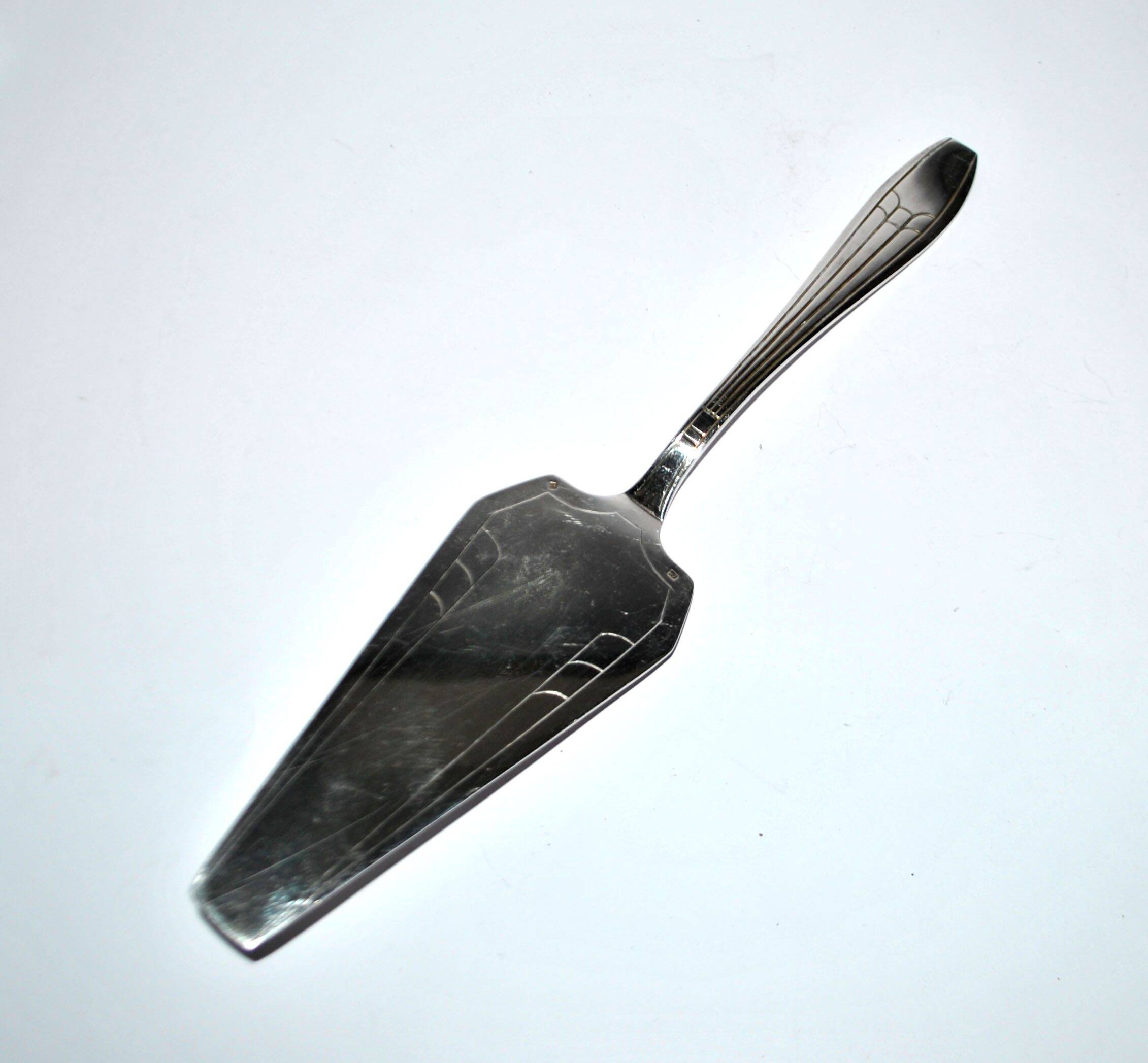 Modernist pie server Silverware Art Deco hallmark silversmith SA Lys