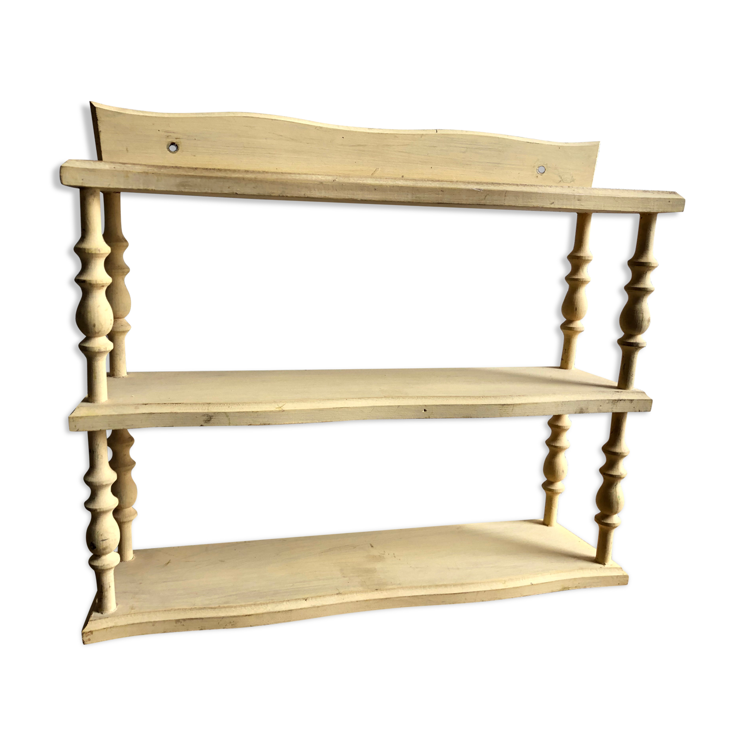 Skated wooden coil shelf