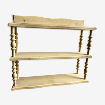 Skated wooden coil shelf