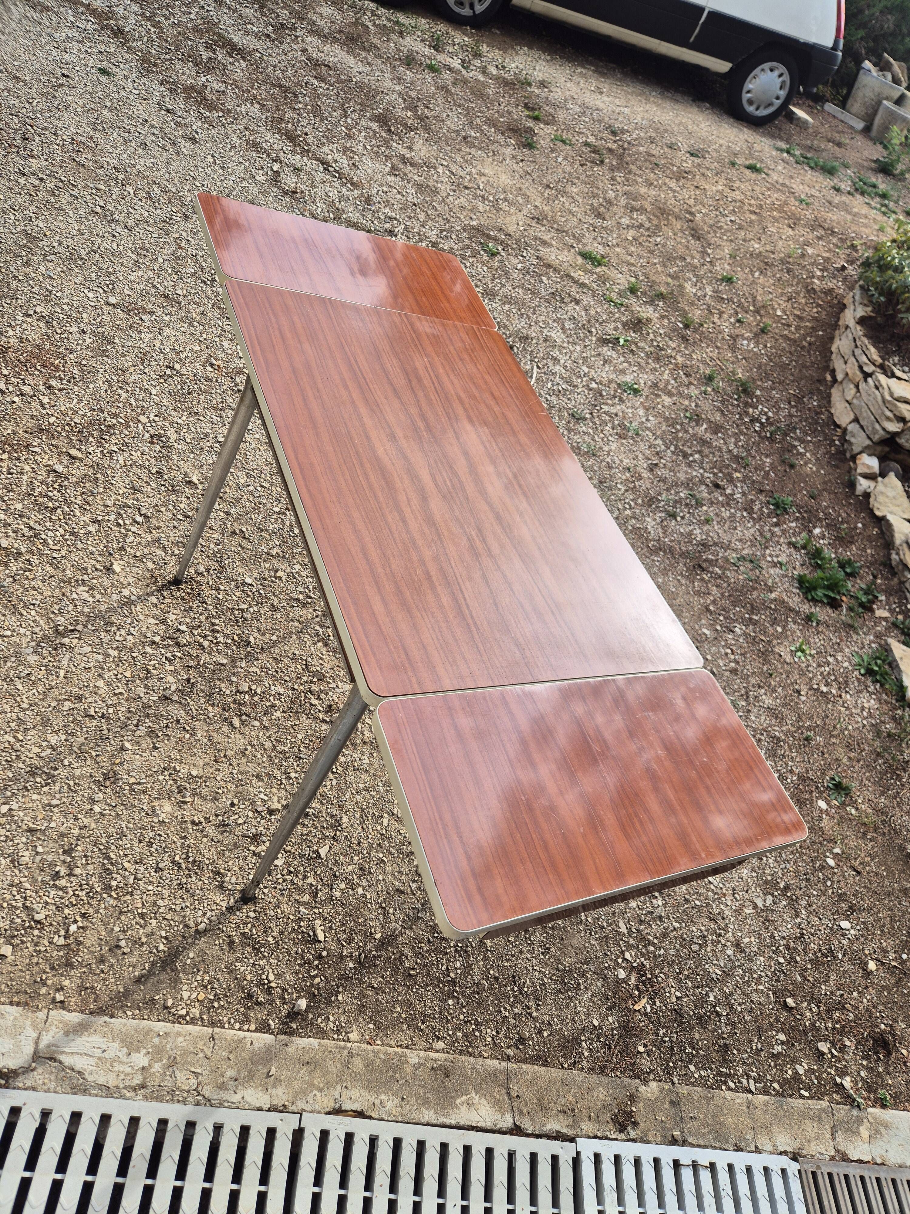 Table formica