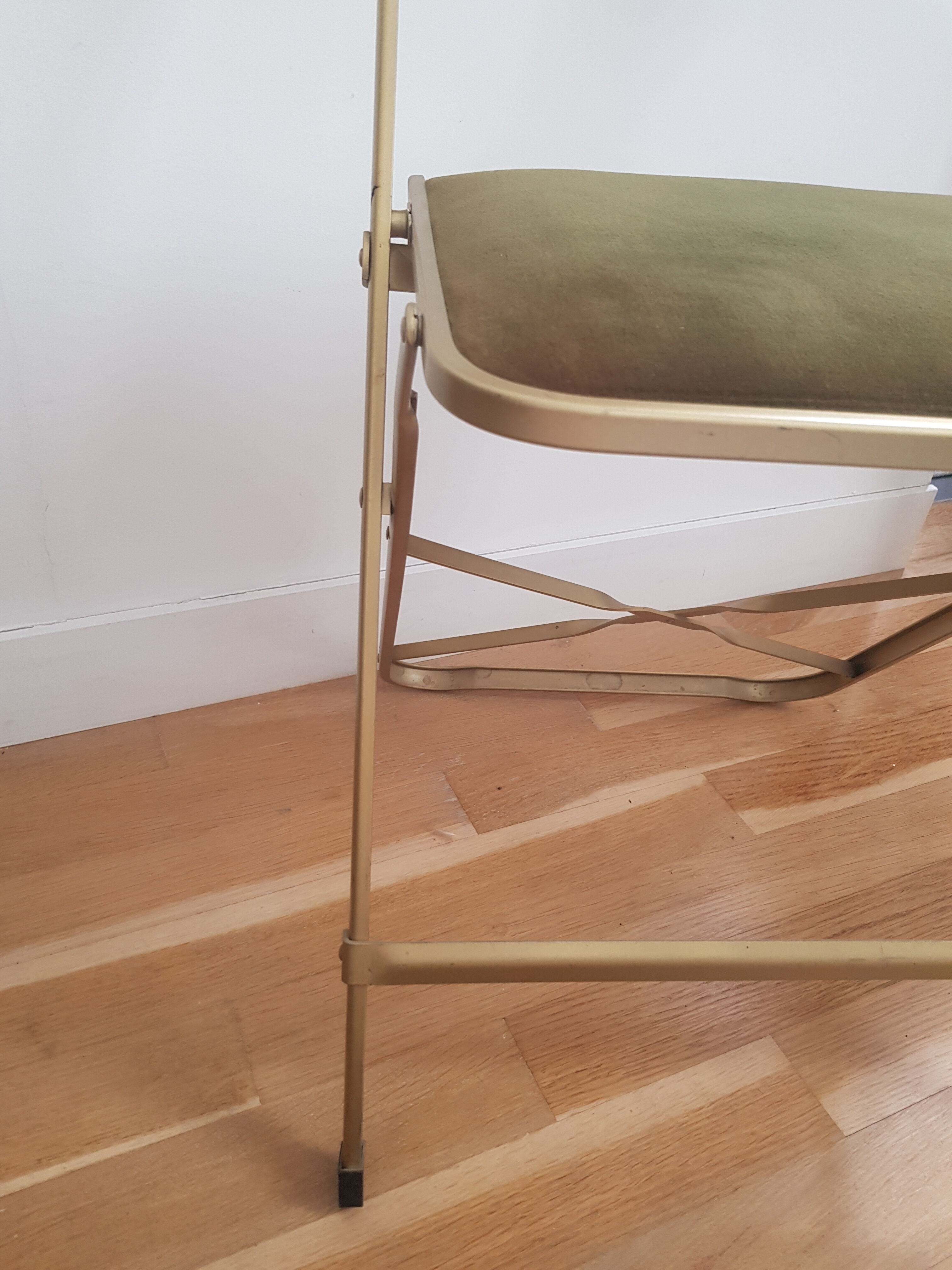 Velvet folding chair