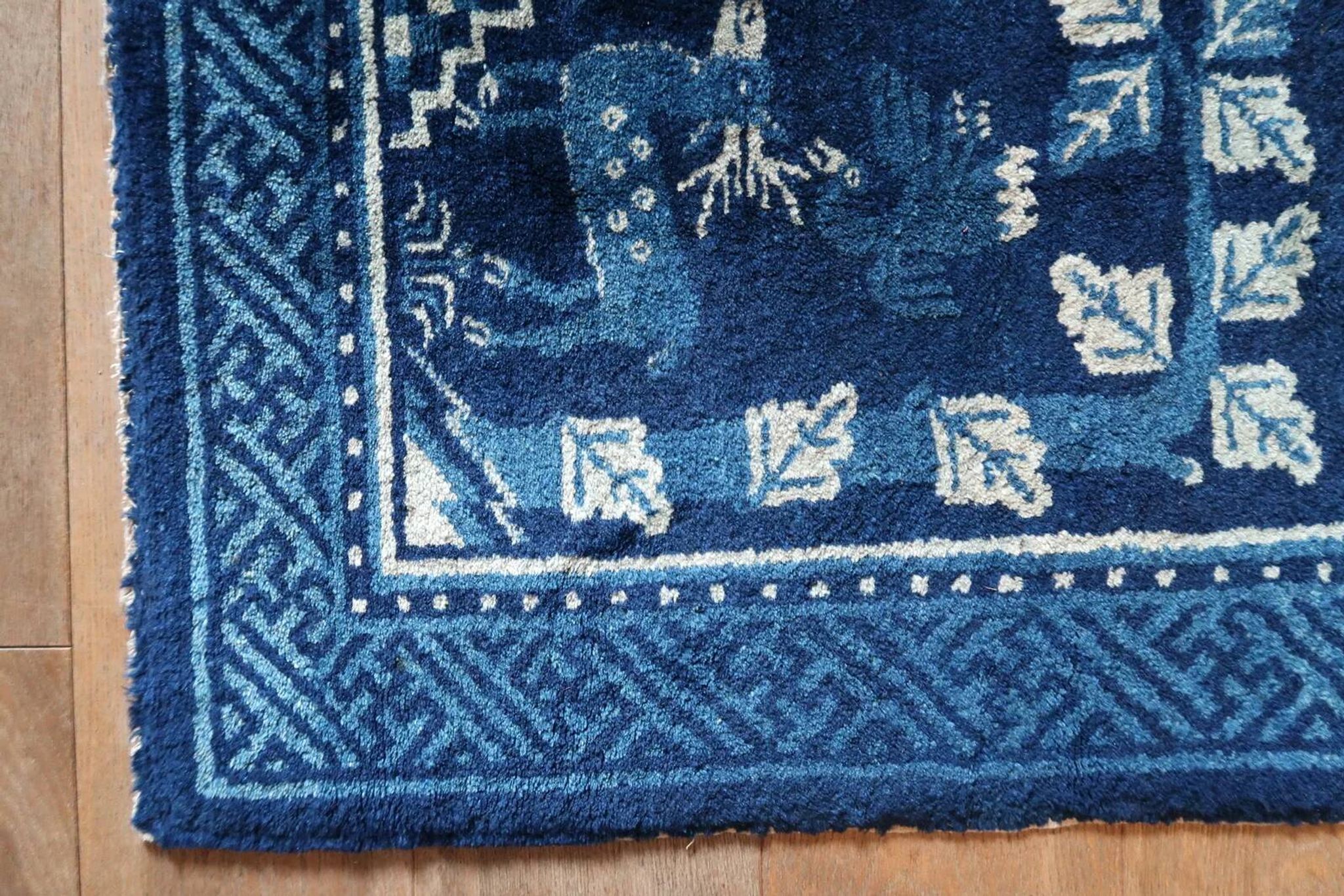 1900s Chinese PaoTao wool rug with deer, blue & ivory, 67 × 131 cm - 1C1306
