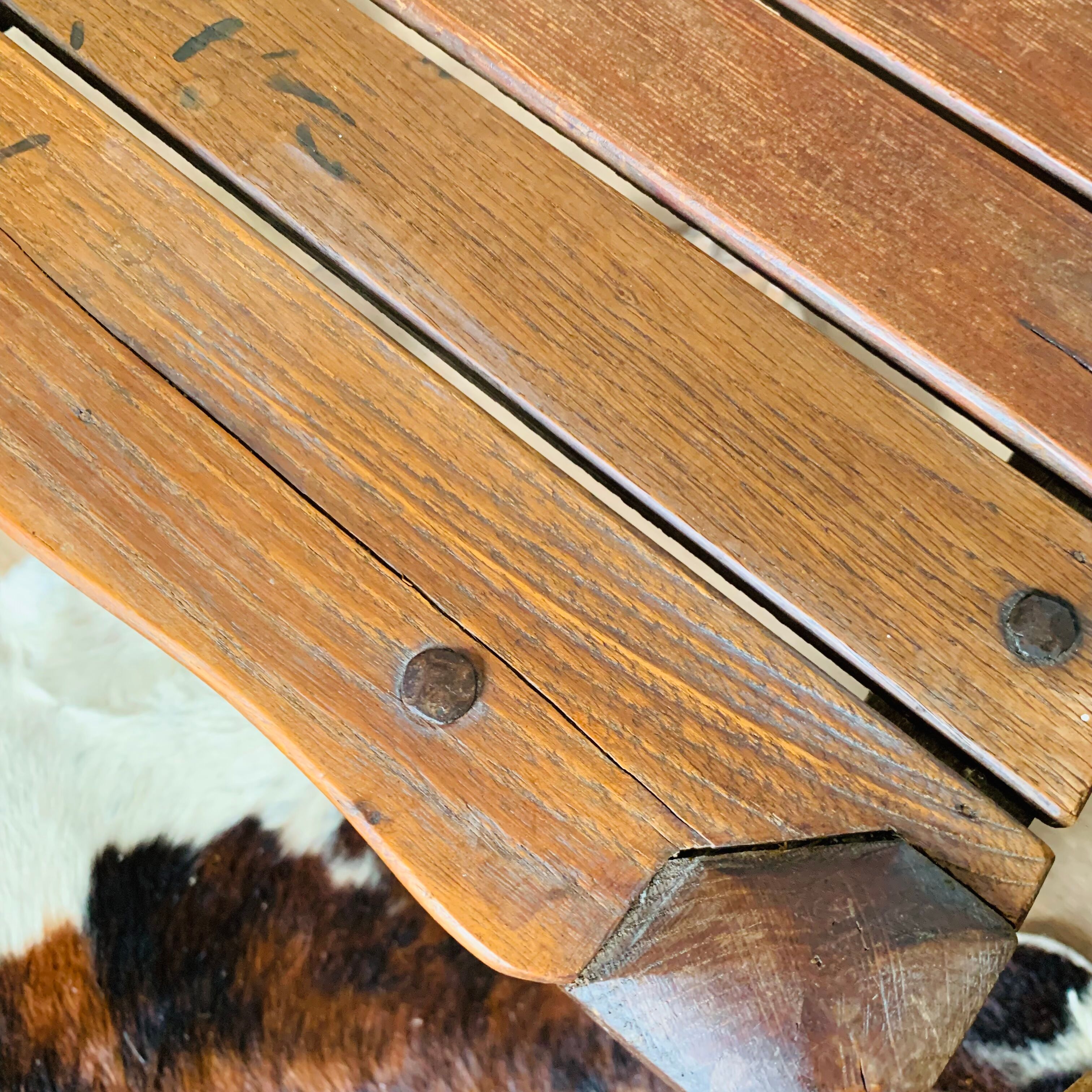 Ensemble de 5 chaises en bois, travail artisanal