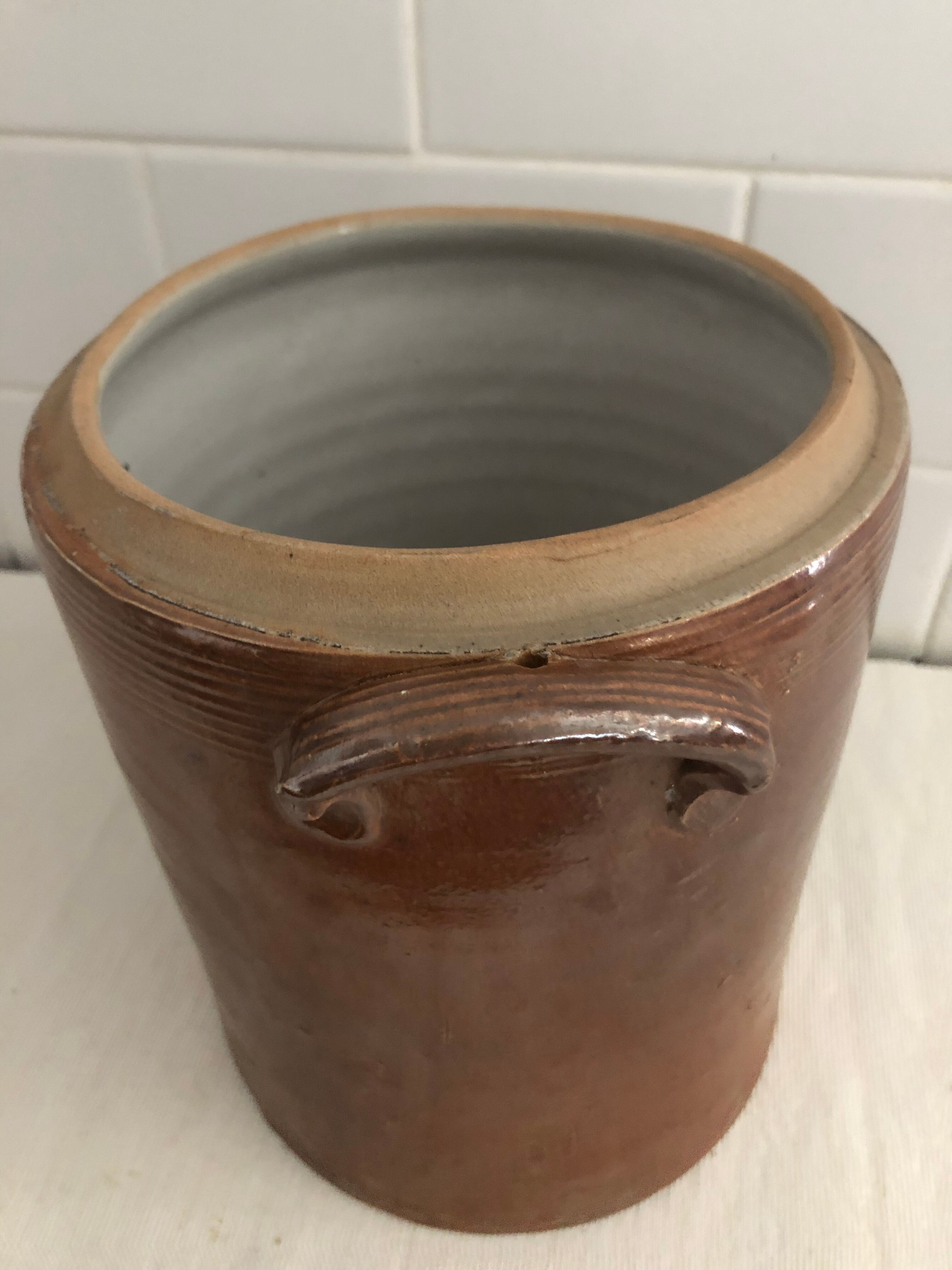 Vernified sandstone pot, country kitchen