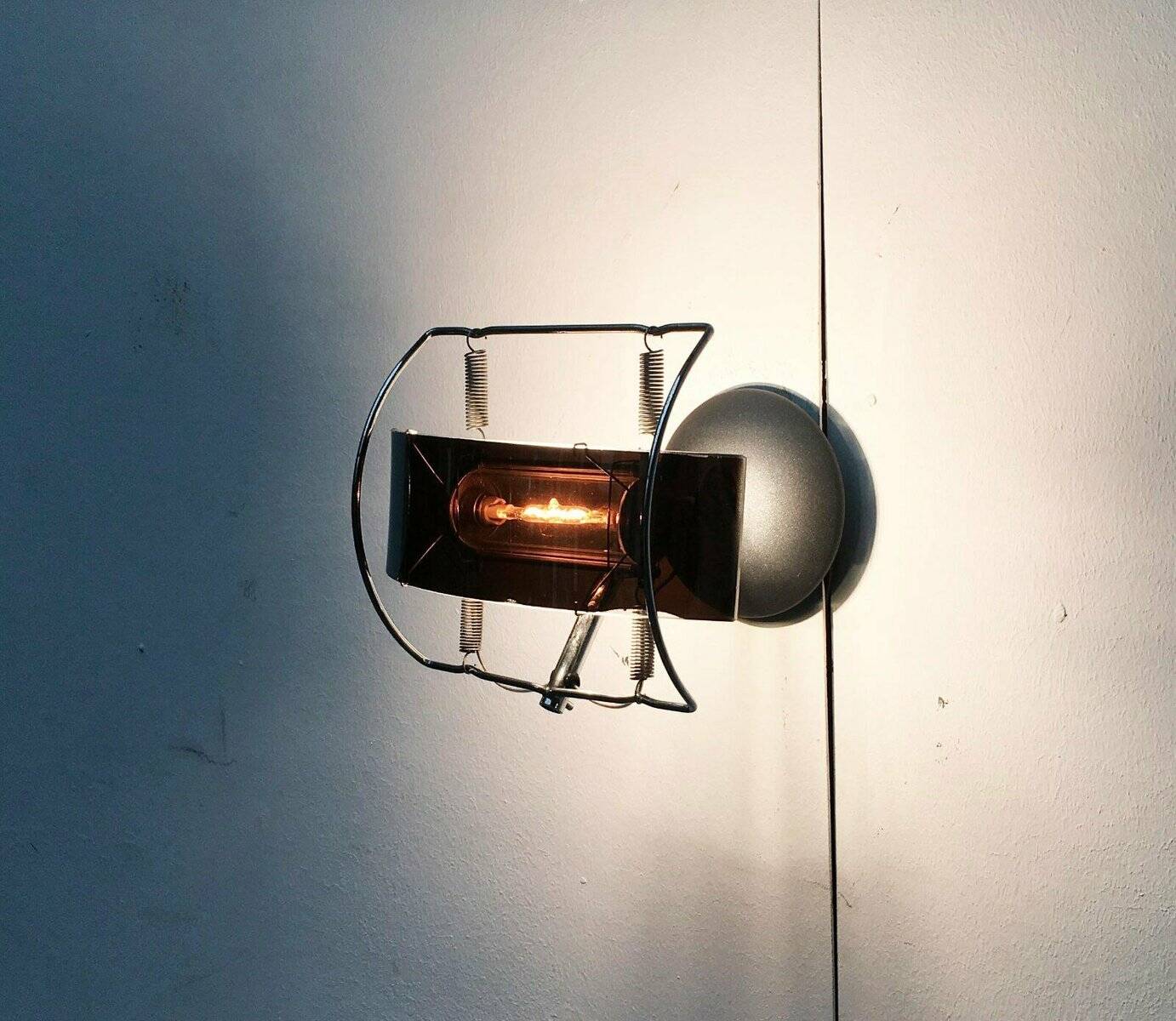 Postmodern wall lamp Warrior by Emanuele Ricci for Sidecar Artemide, 1980s.