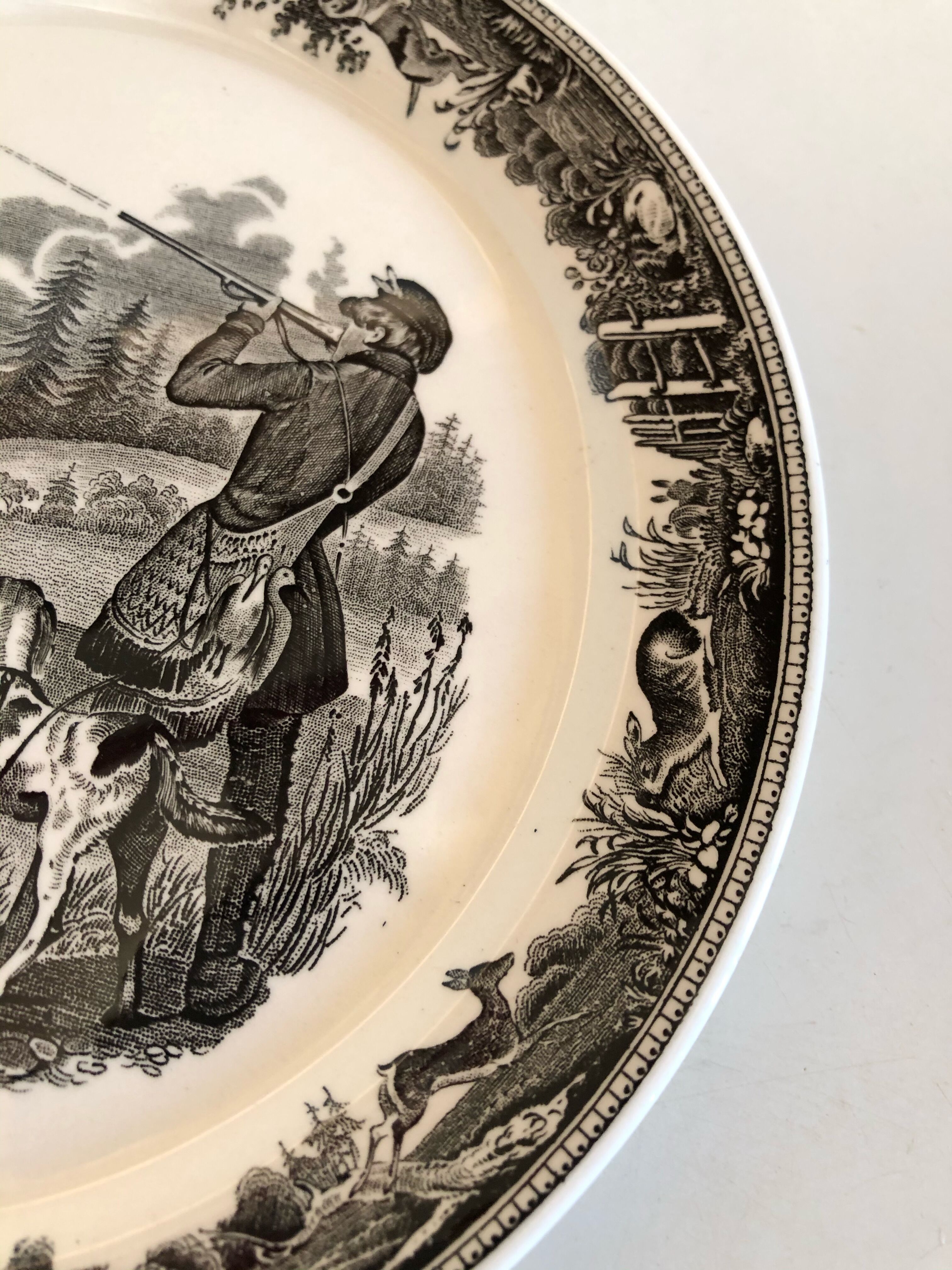 Set of 4 dessert plates from Villeroy - Boch Collection Artemis, theme "Hunting, the shooter"