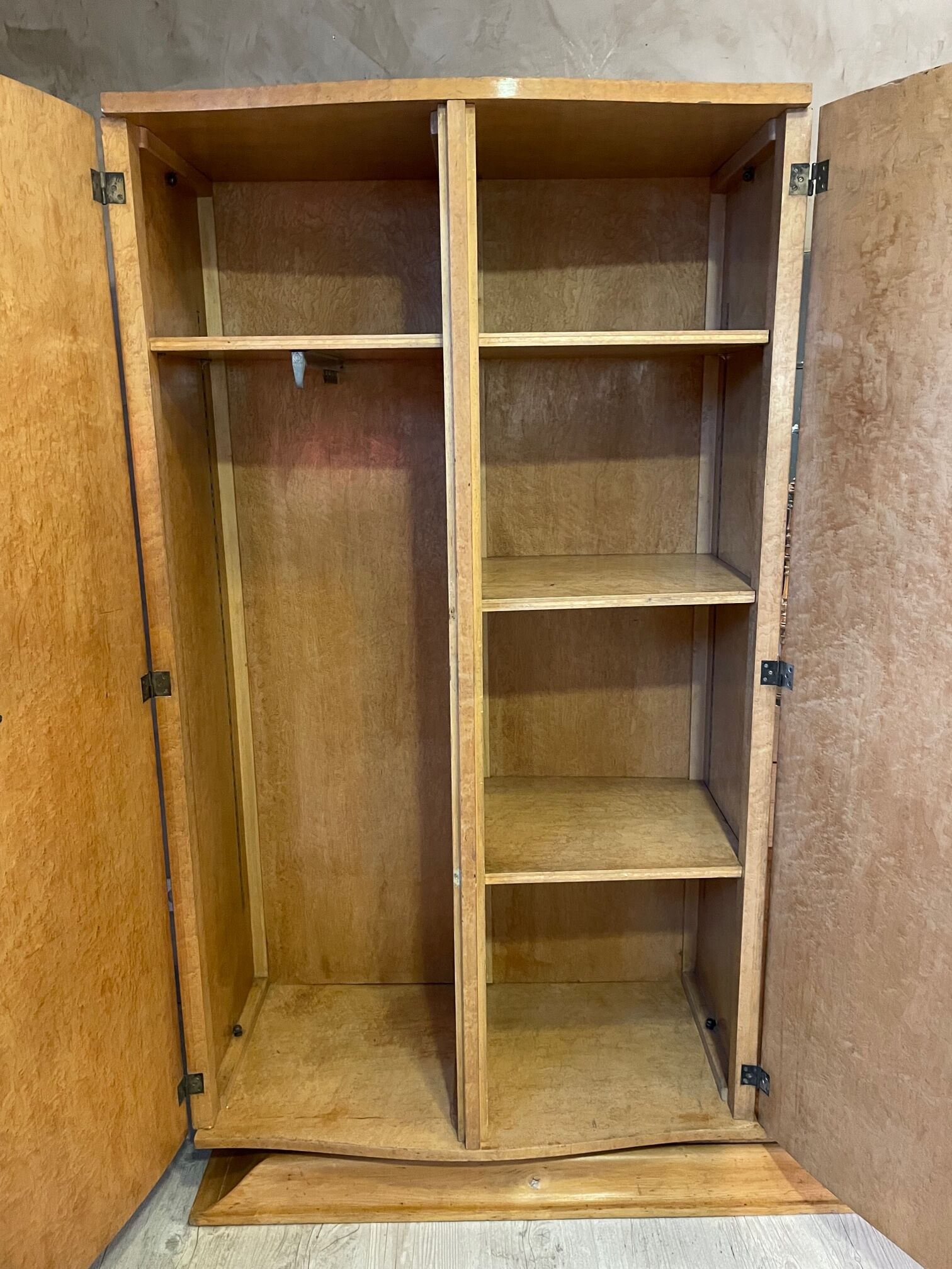 Armoire art deco